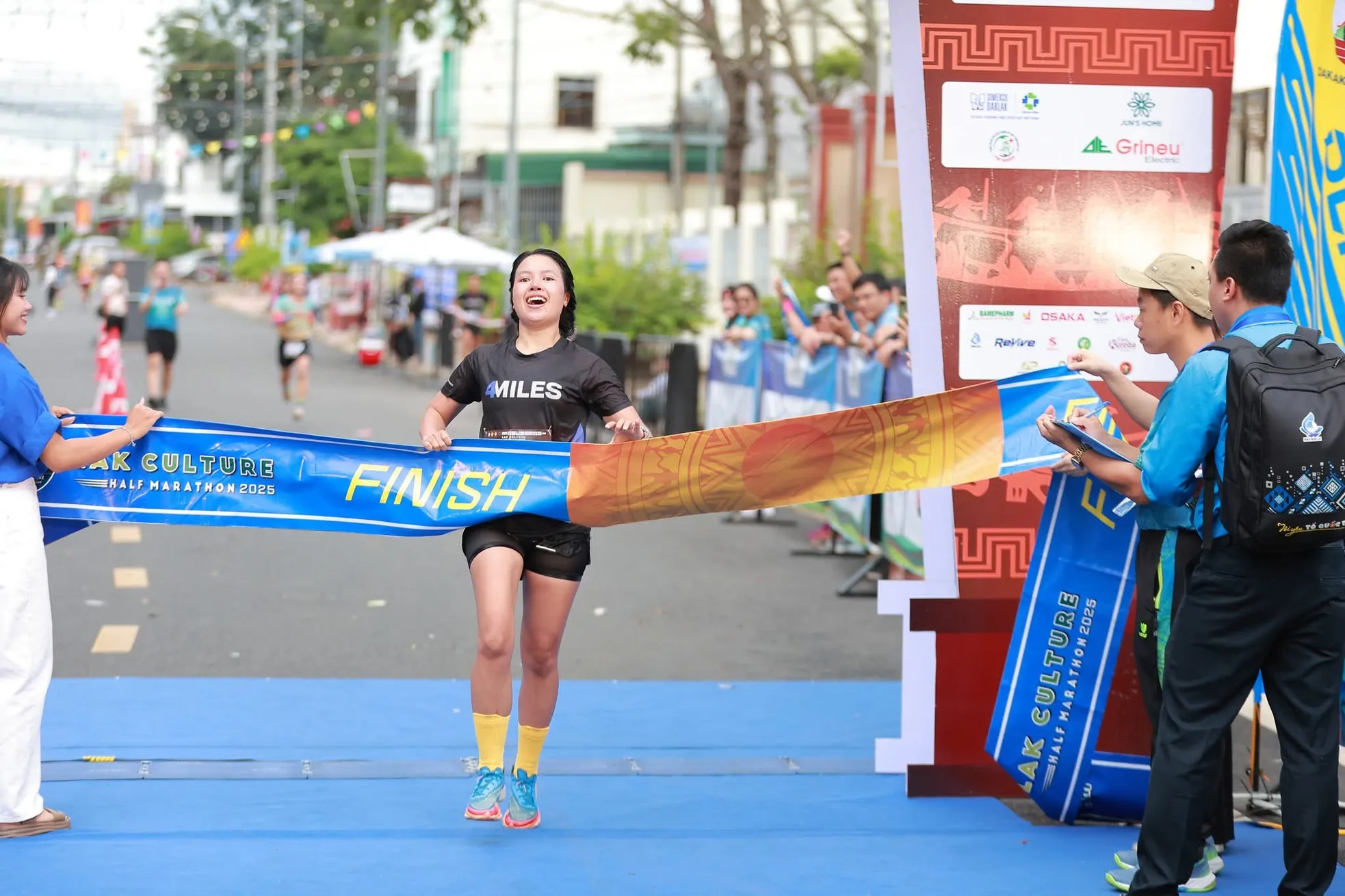 Hàng trăm runner đua tài, khám phá văn hóa M'nông, hướng về cộng đồng ảnh 8