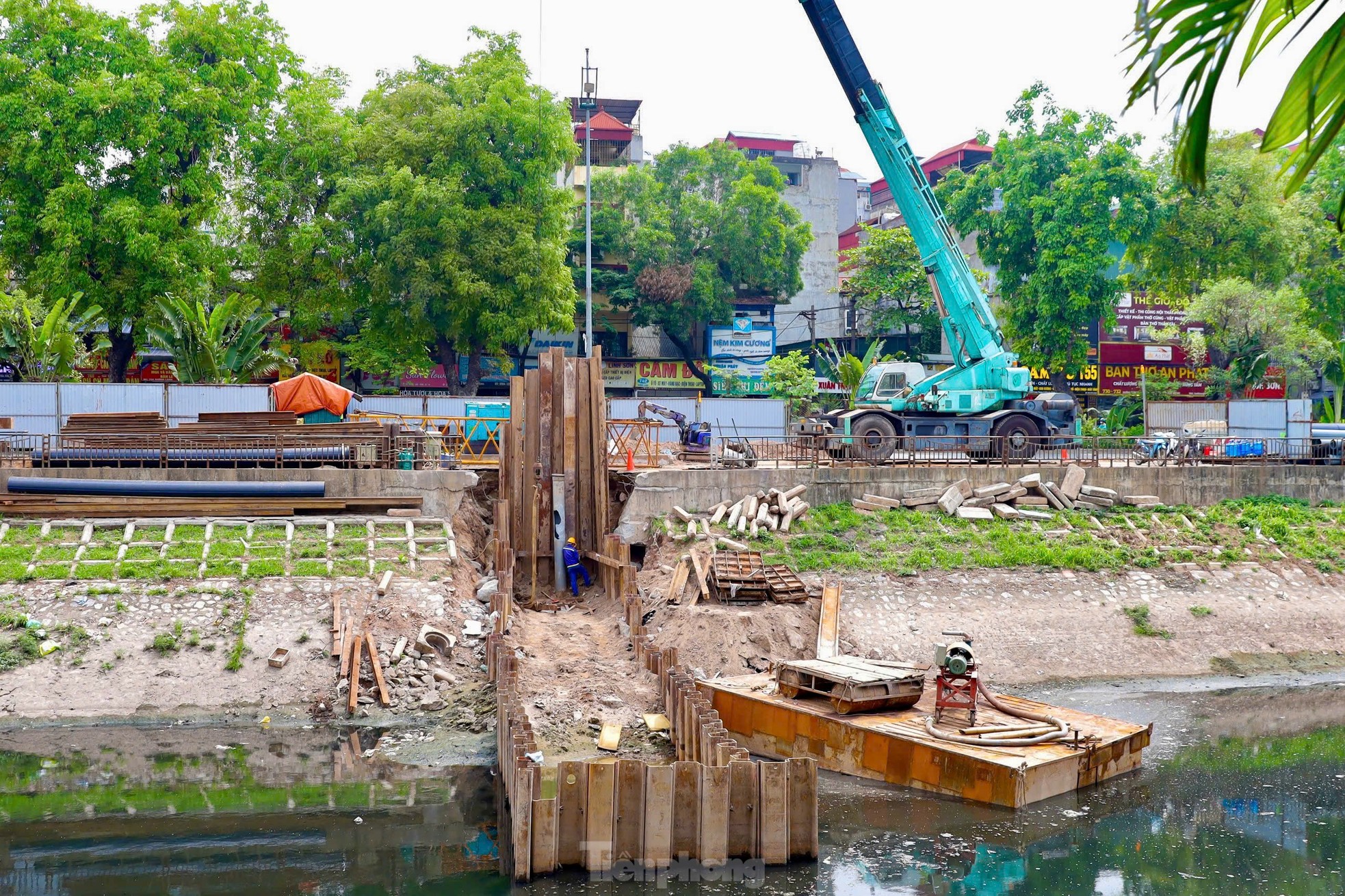 Đập dâng giữ nước đầu tiên trên sông Tô Lịch đã thành hình ảnh 4