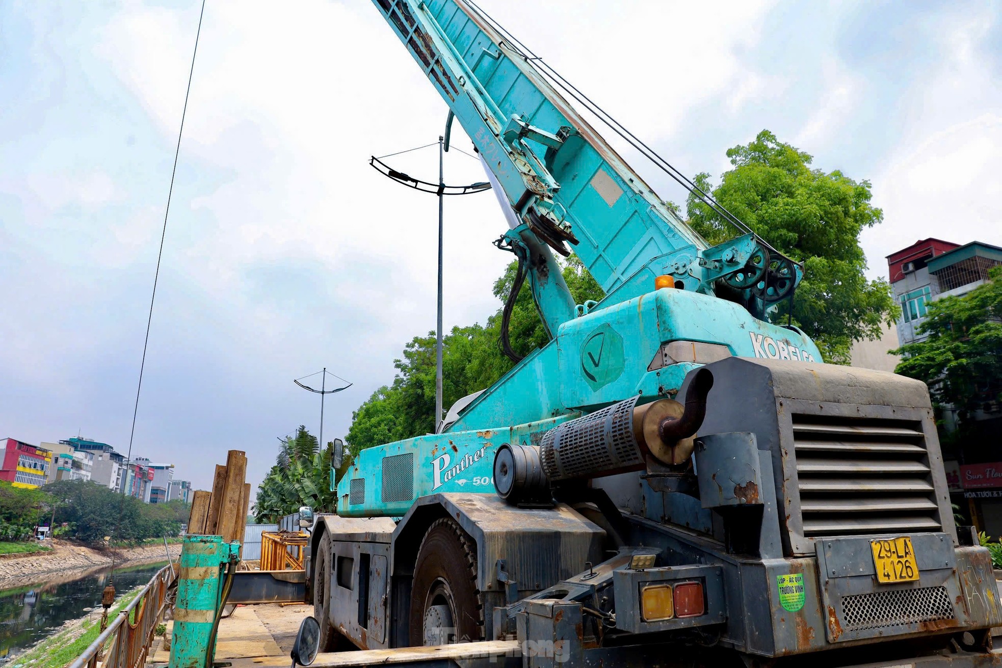 Đập dâng giữ nước đầu tiên trên sông Tô Lịch đã thành hình ảnh 5