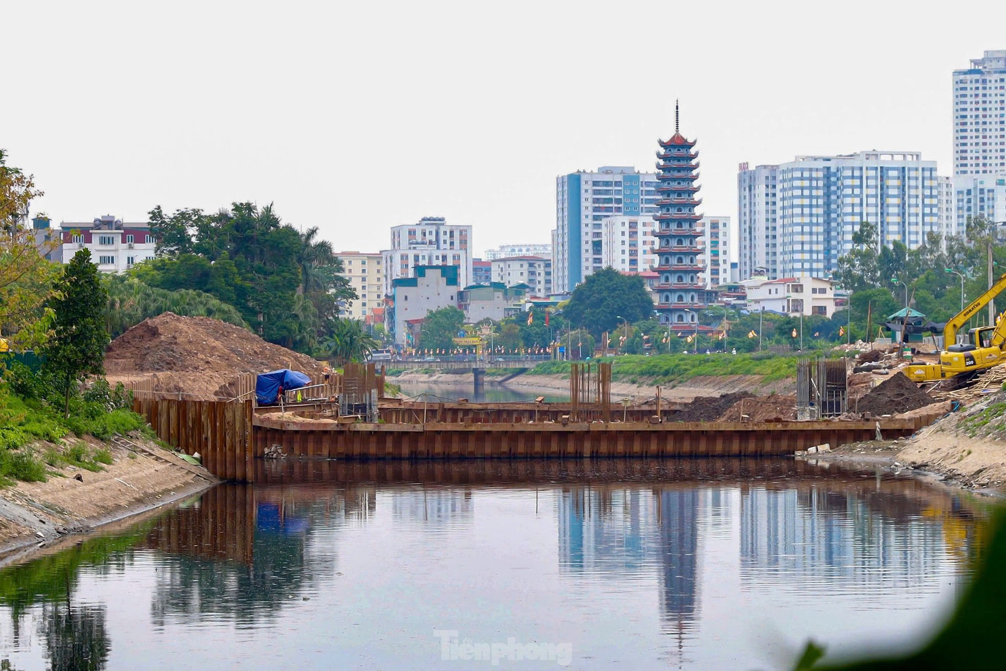 Đập dâng giữ nước đầu tiên trên sông Tô Lịch đã thành hình ảnh 3