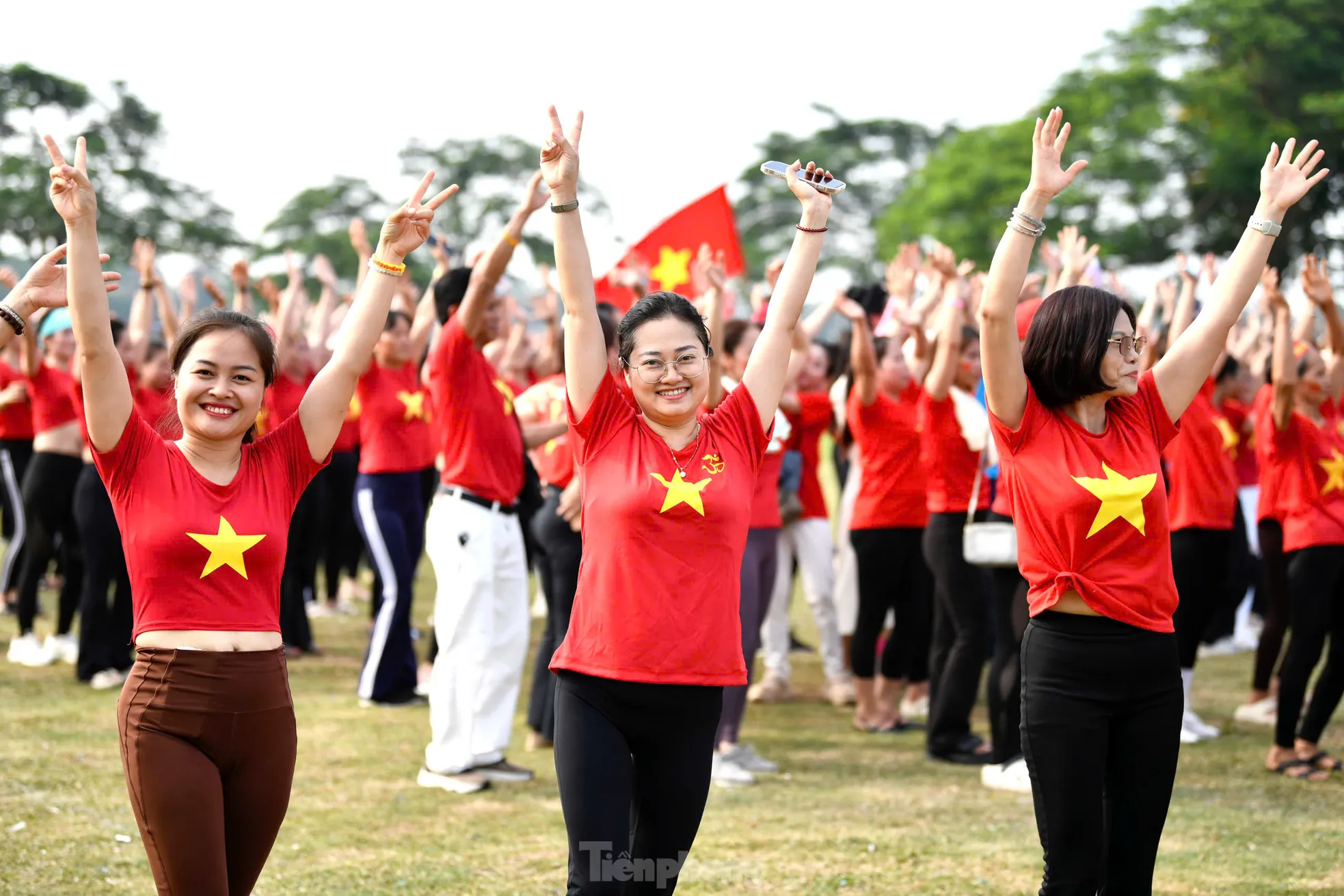Gần 1.000 người xếp hình bản đồ Việt Nam chào mừng Ngày Quốc tế Yoga ảnh 6