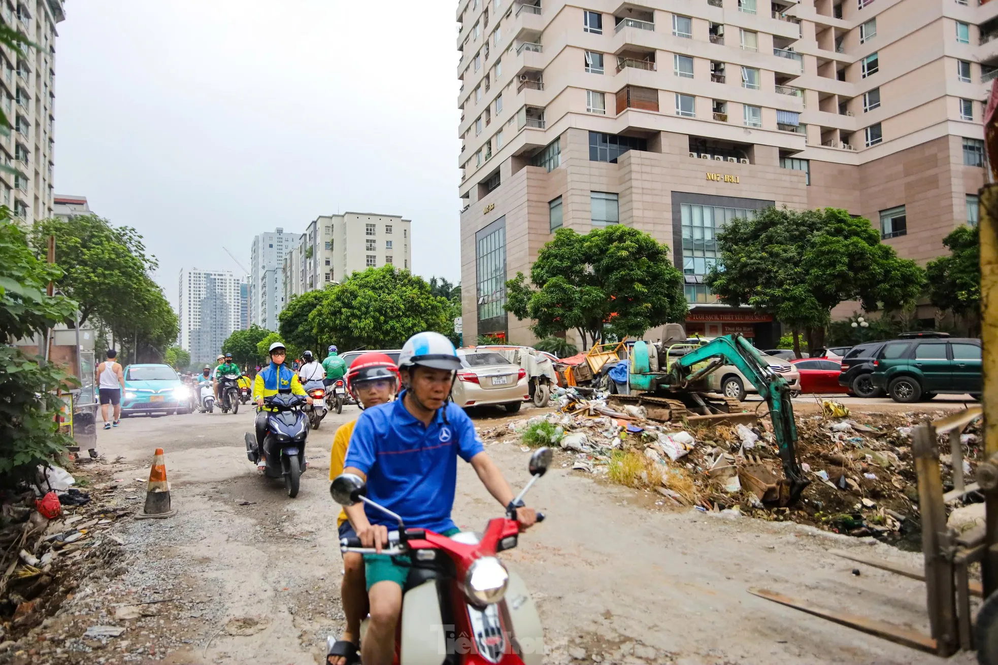 Người dân chật vật di chuyển qua 'ngõ đau khổ' ở Thủ đô ảnh 22