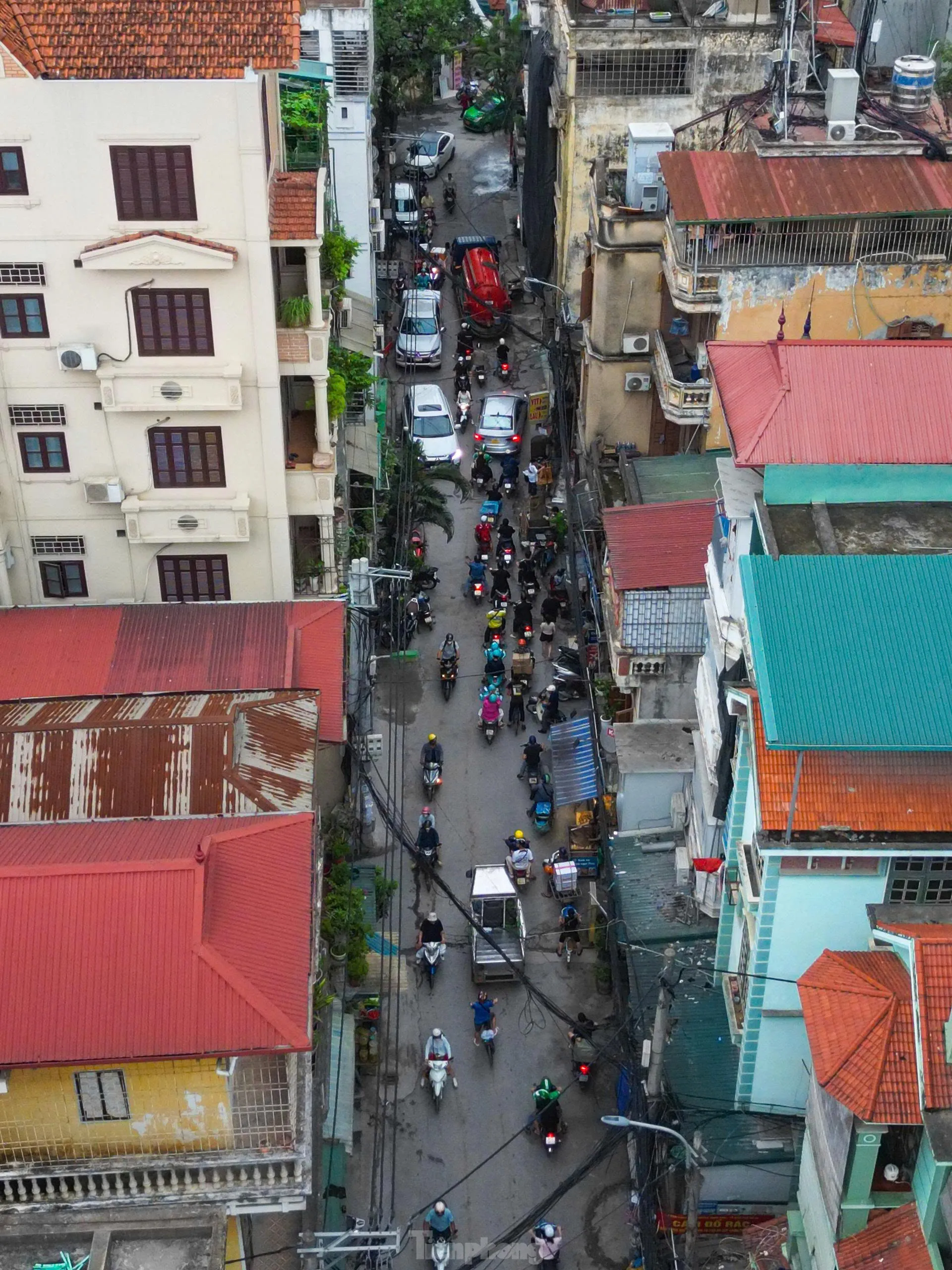 Người dân chật vật di chuyển qua 'ngõ đau khổ' ở Thủ đô ảnh 16