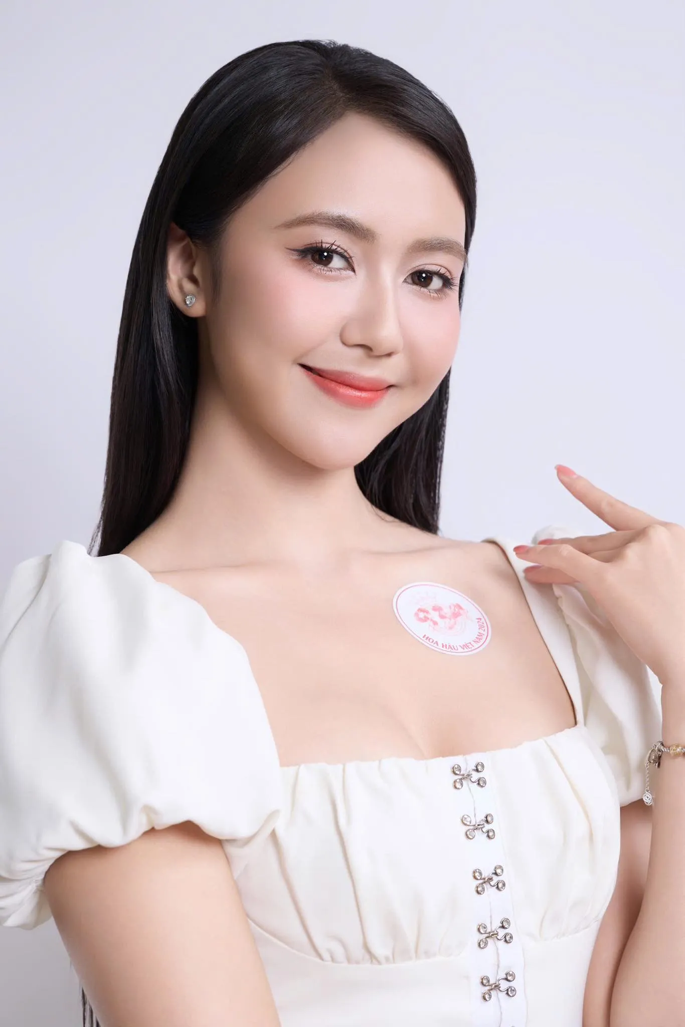 Top 25 thí sinh 'Hoa hậu Việt Nam' 2024 và những màn thăng hạng nhan sắc ấn tượng (Phần 3) ảnh 29