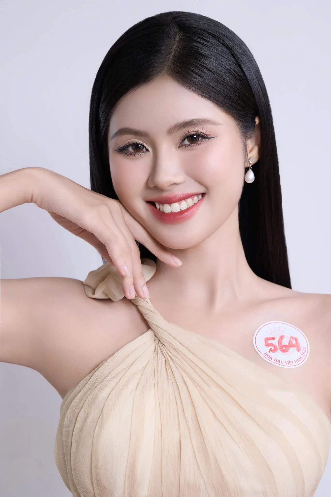 Top 25 thí sinh 'Hoa hậu Việt Nam' 2024 và những màn thăng hạng nhan sắc ấn tượng (Phần 3) ảnh 23
