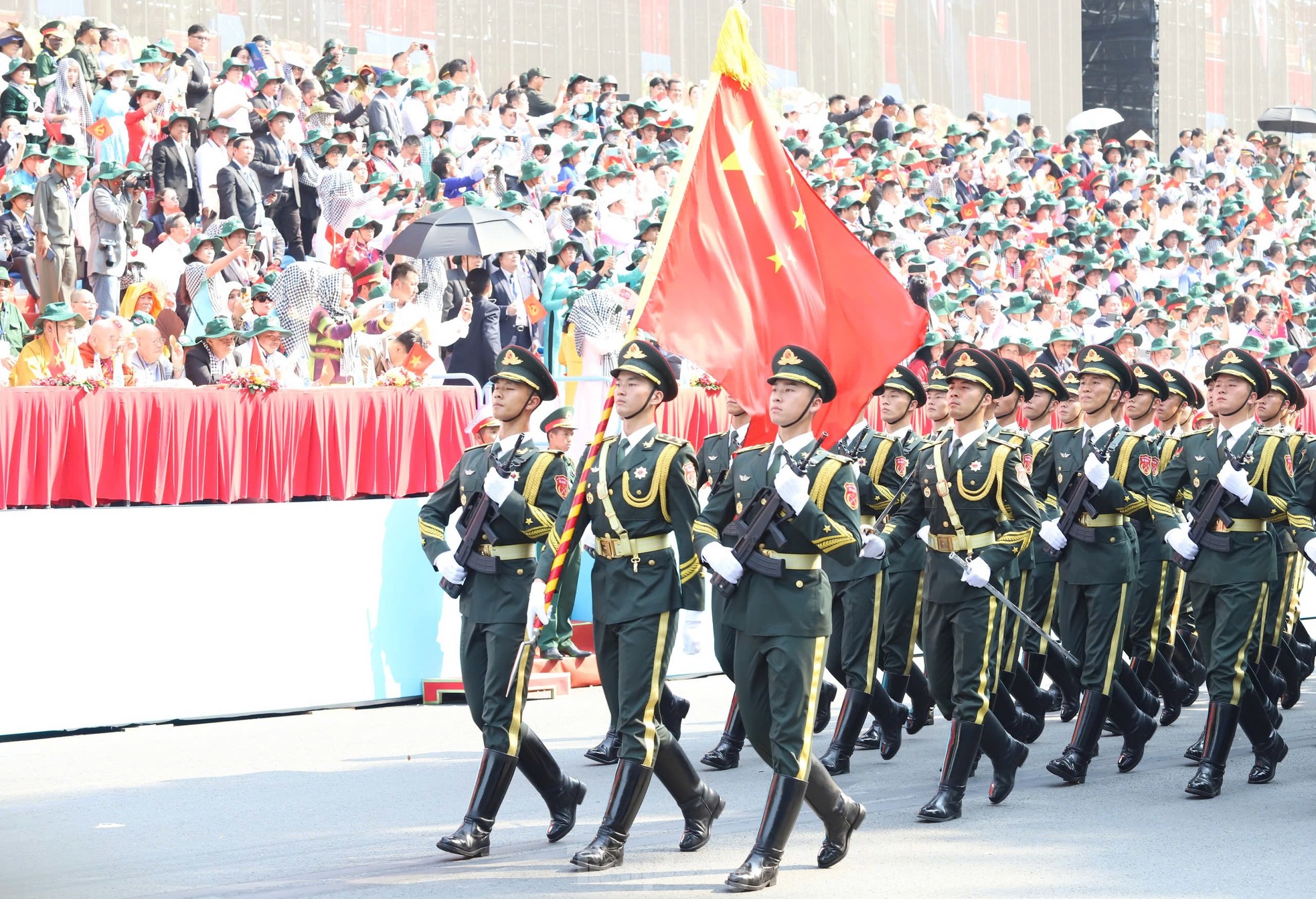Những hình ảnh diễu binh, diễu hành ấn tượng nhất tại đại lễ 30/4 ảnh 13
