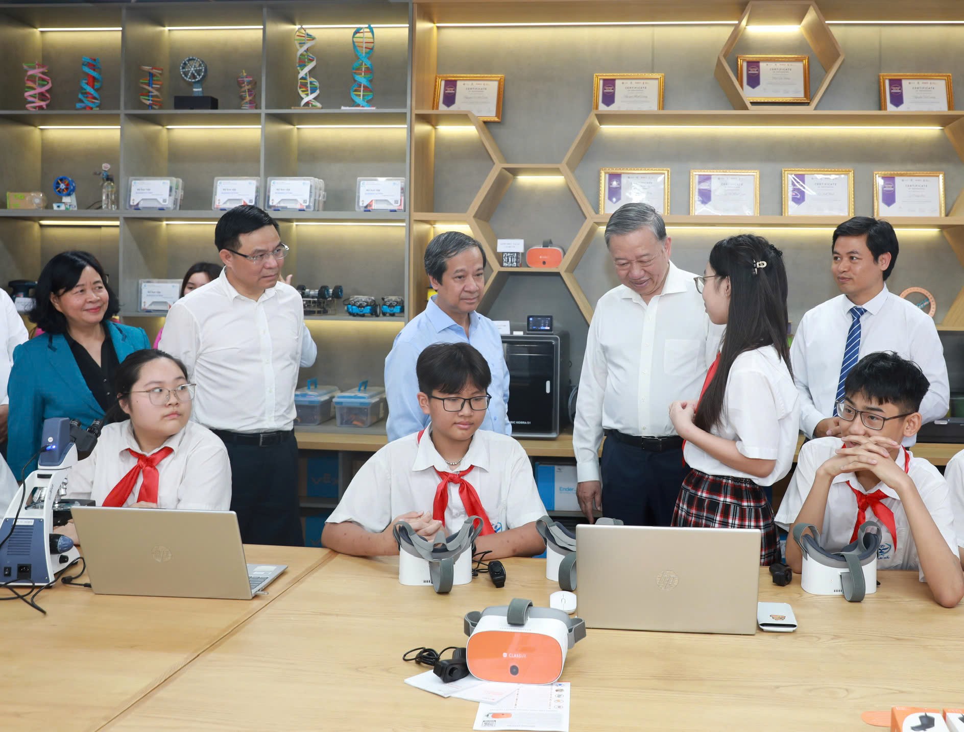 Tổng Bí thư: Xây dựng nền giáo dục mới để có thế hệ trẻ xuất sắc về trí tuệ, vượt trội về thể chất ảnh 3