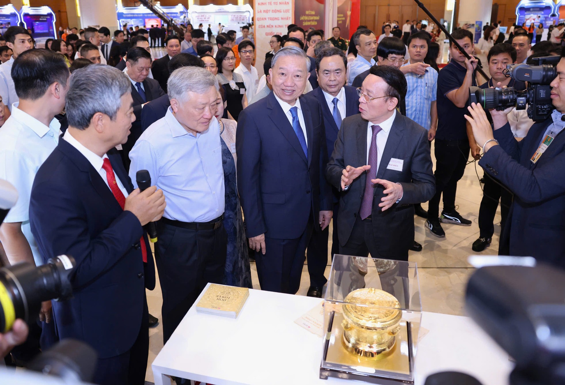 Lãnh đạo Đảng, Nhà nước dự Hội nghị toàn quốc quán triệt các nghị quyết quan trọng- Ảnh 8.