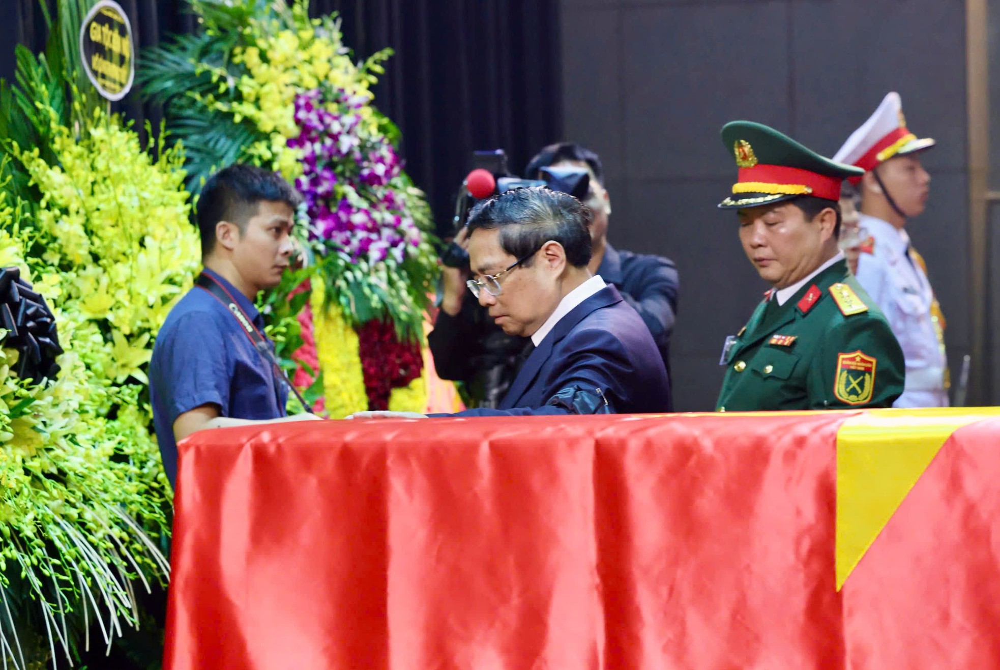 Lãnh đạo Đảng, Nhà nước viếng nguyên Chủ tịch nước Trần Đức Lương ảnh 9