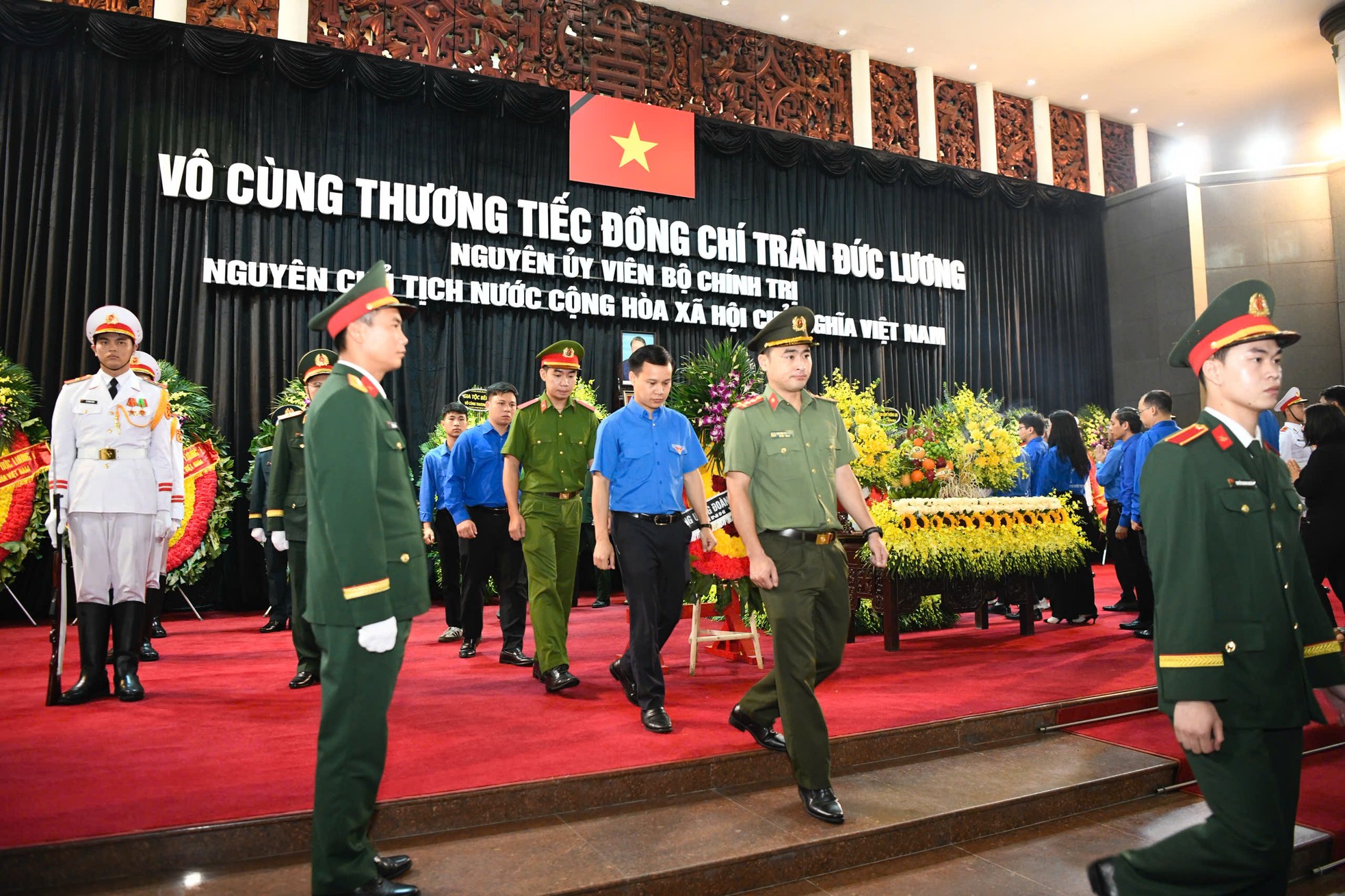 Đoàn đại biểu Trung ương Đoàn TNCS Hồ Chí Minh viếng nguyên Chủ tịch nước Trần Đức Lương ảnh 9