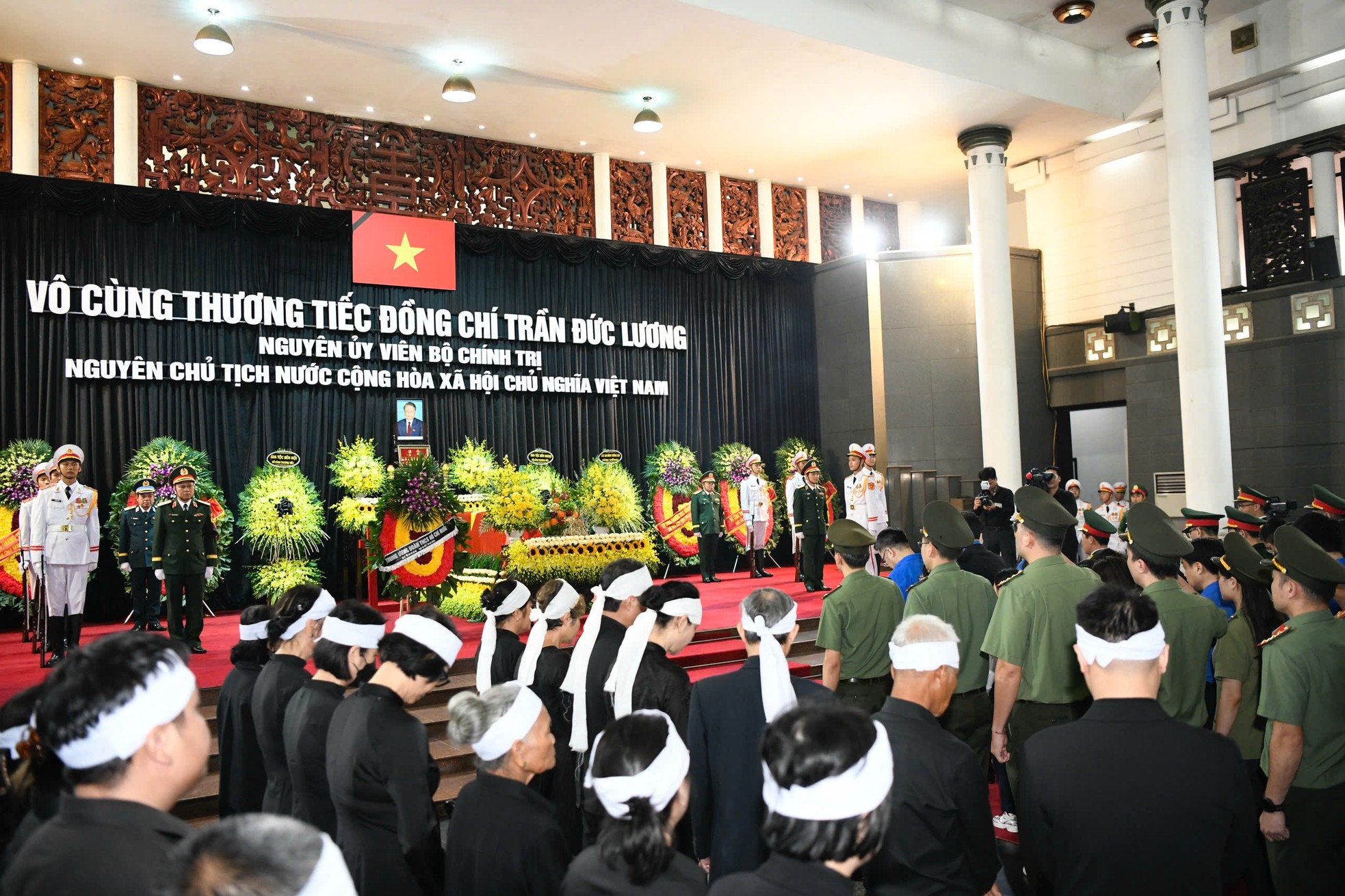 Đoàn đại biểu Trung ương Đoàn TNCS Hồ Chí Minh viếng nguyên Chủ tịch nước Trần Đức Lương ảnh 7