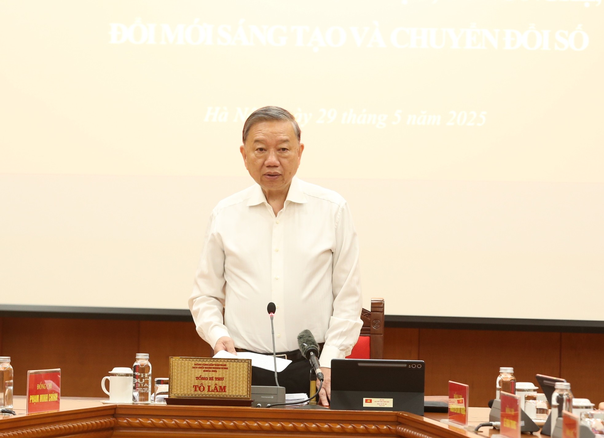 Tổng Bí thư Tô Lâm: Thời gian không chờ đợi ai, càng chậm thì càng lạc hậu ảnh 2
