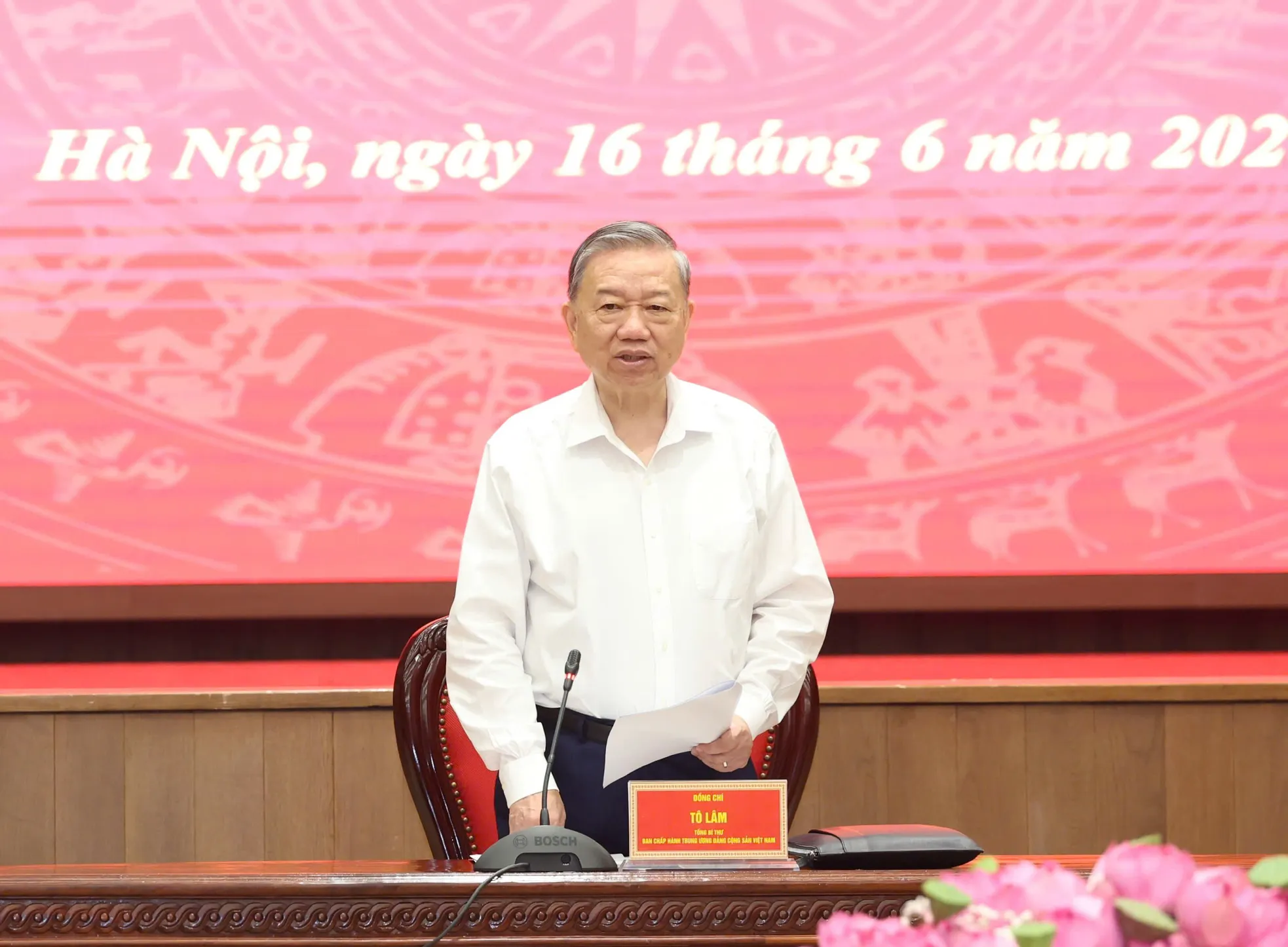Tổng Bí thư: Hà Nội cần 'không né tránh khuyết điểm, mổ xẻ sâu các điểm nghẽn' ảnh 2