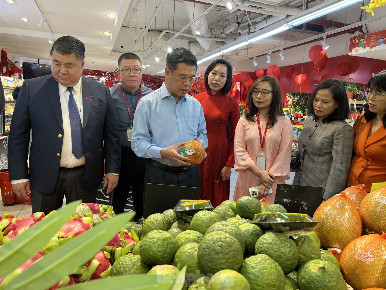 Lãnh đạo TPHCM bất ngờ 'vi hành' loạt siêu thị ảnh 6