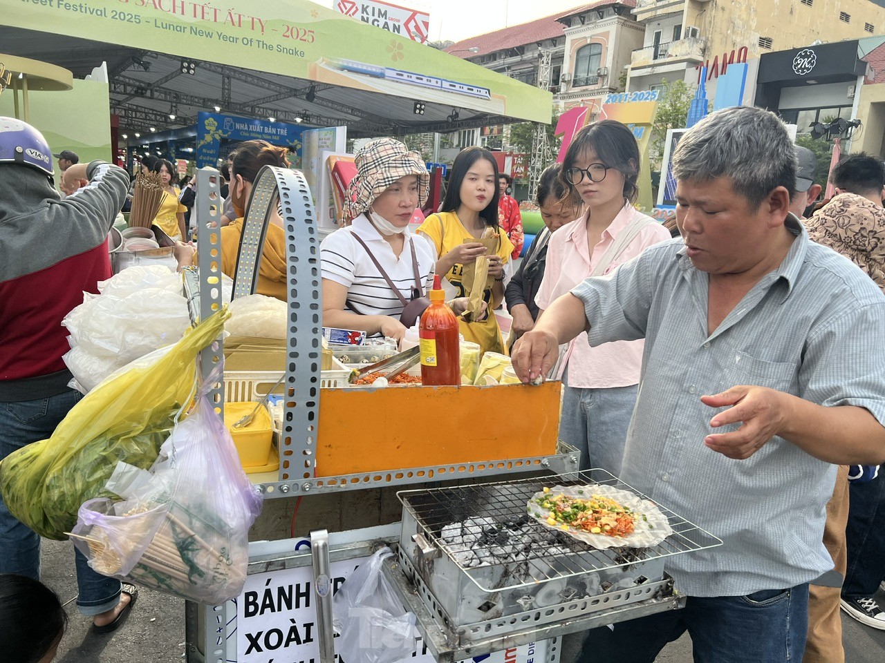 Gặp những người mà 'Tết chỉ đơn giản là cơ hội để kiếm thêm thu nhập' ảnh 5