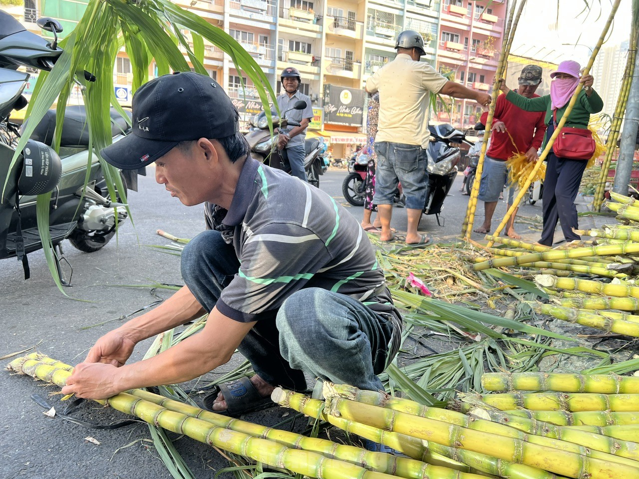 Chợ 'lễ vật linh thiêng' vía Trời họp mỗi năm 1 lần ở TPHCM ảnh 9