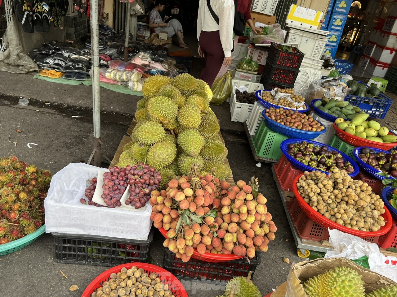 Vải thiều vào vụ, giá rẻ bất ngờ ảnh 12