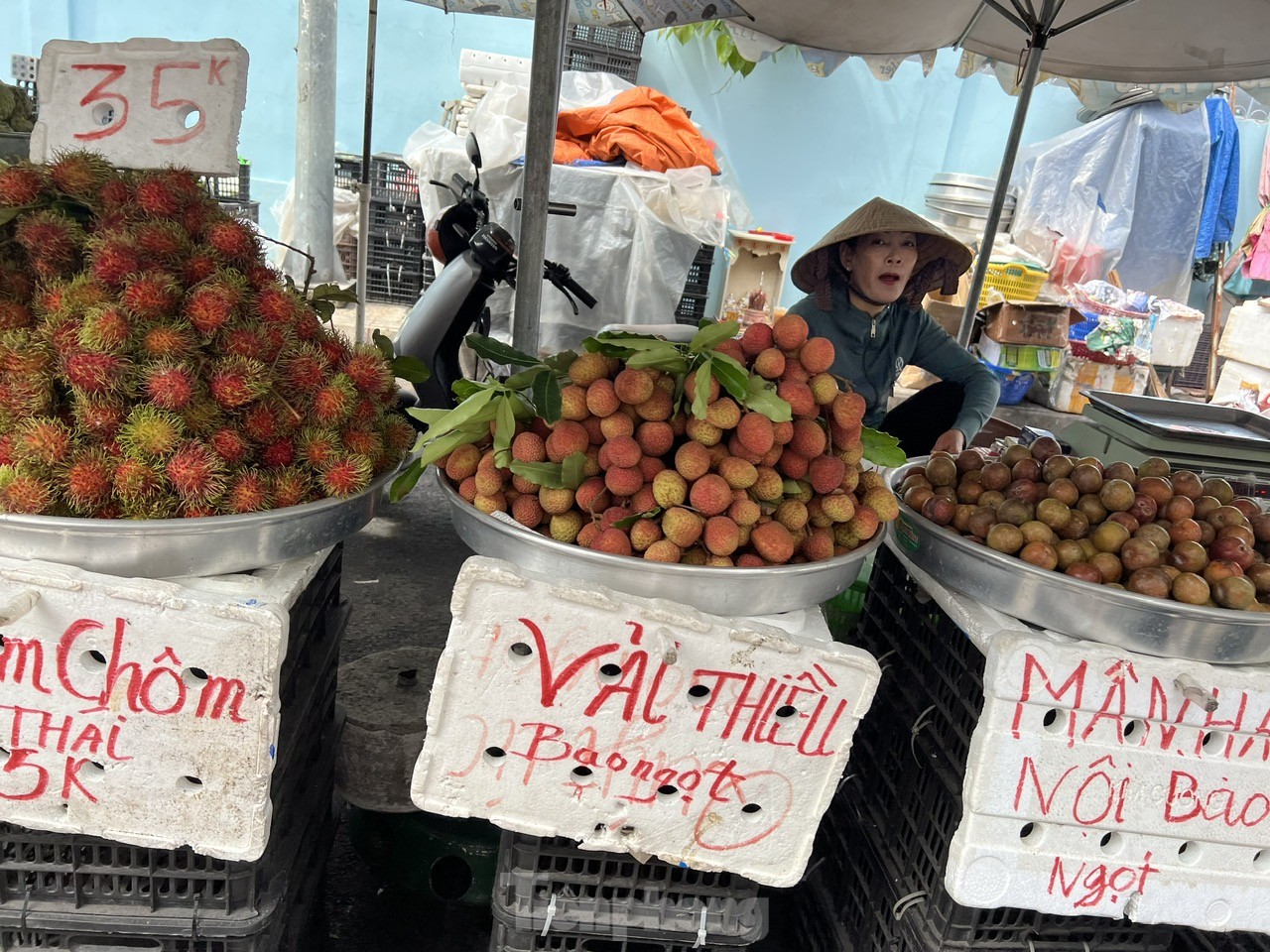 Vải thiều vào vụ, giá rẻ bất ngờ ảnh 5