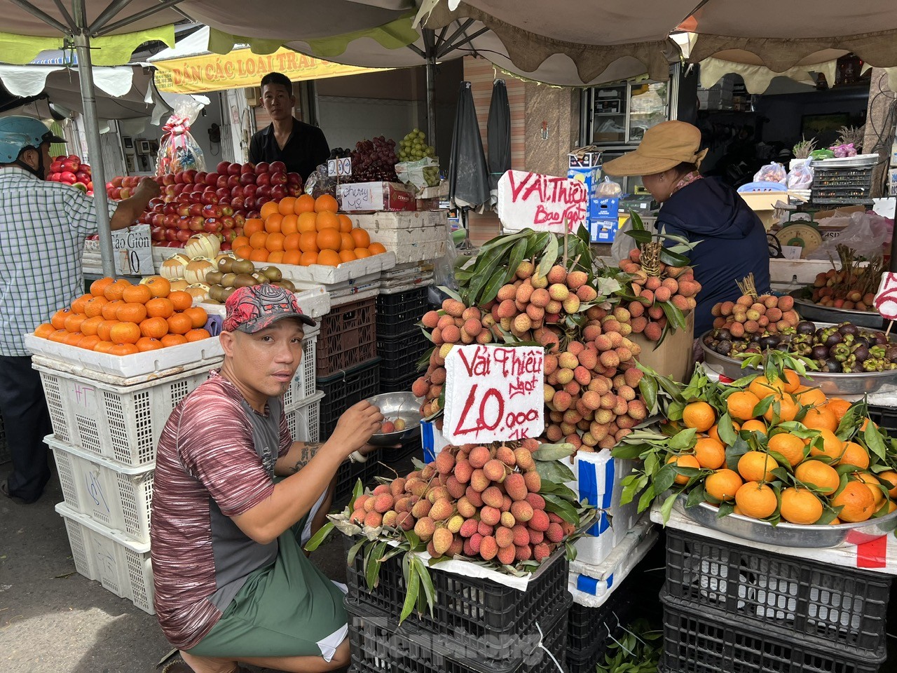 Vải thiều vào vụ, giá rẻ bất ngờ ảnh 4