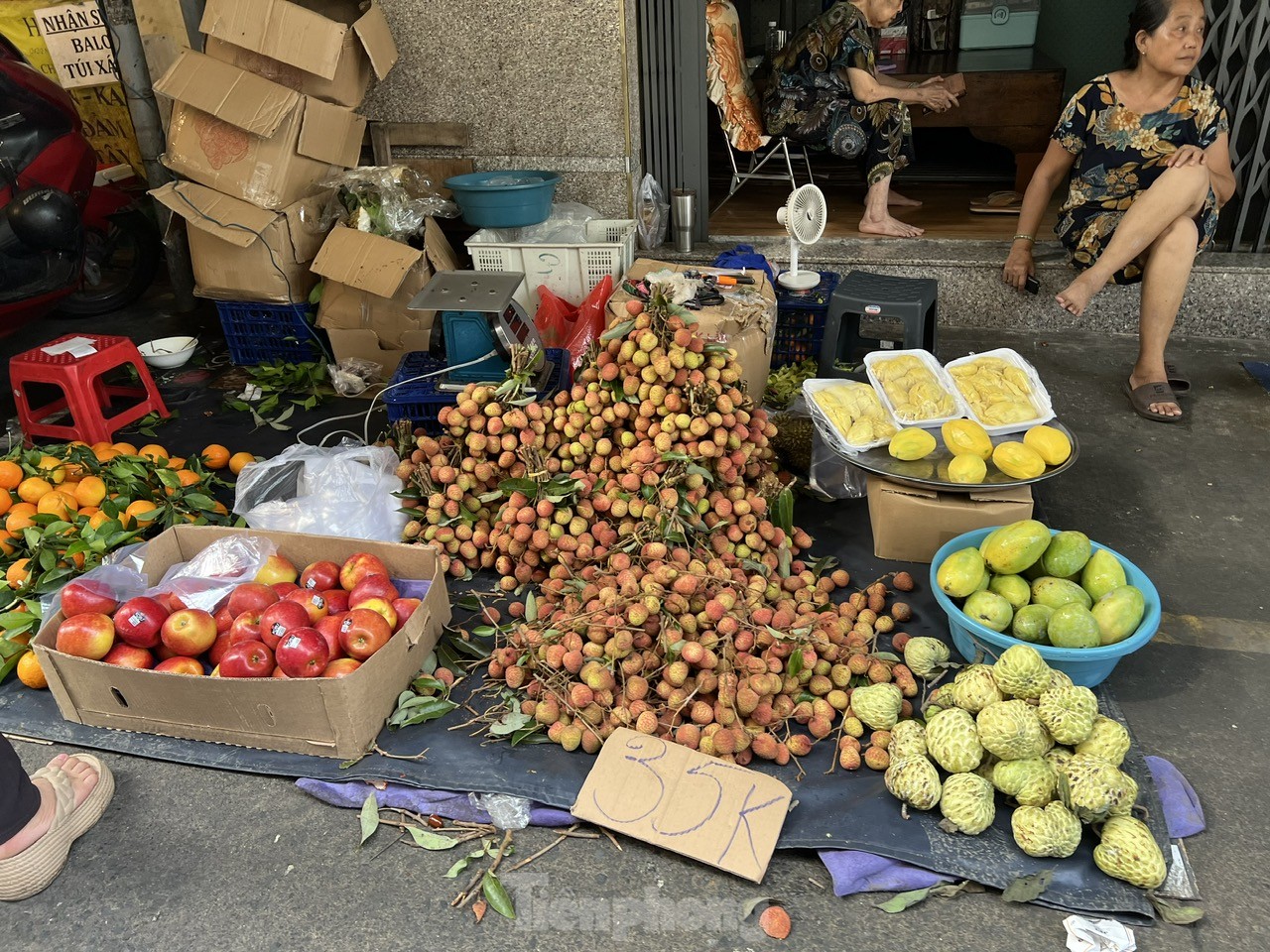 Vải thiều vào vụ, giá rẻ bất ngờ ảnh 8