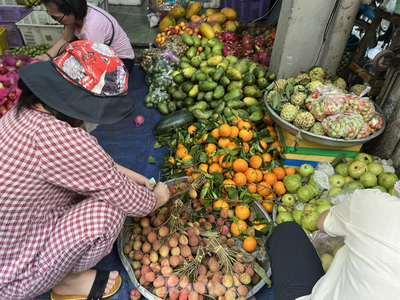 Vải thiều vào vụ, giá rẻ bất ngờ ảnh 6