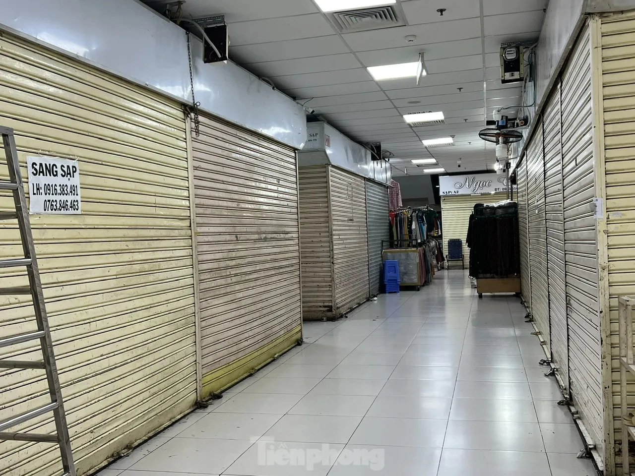 Cảnh chưa từng thấy tại những 'thiên đường mua sắm' ở TPHCM ảnh 10