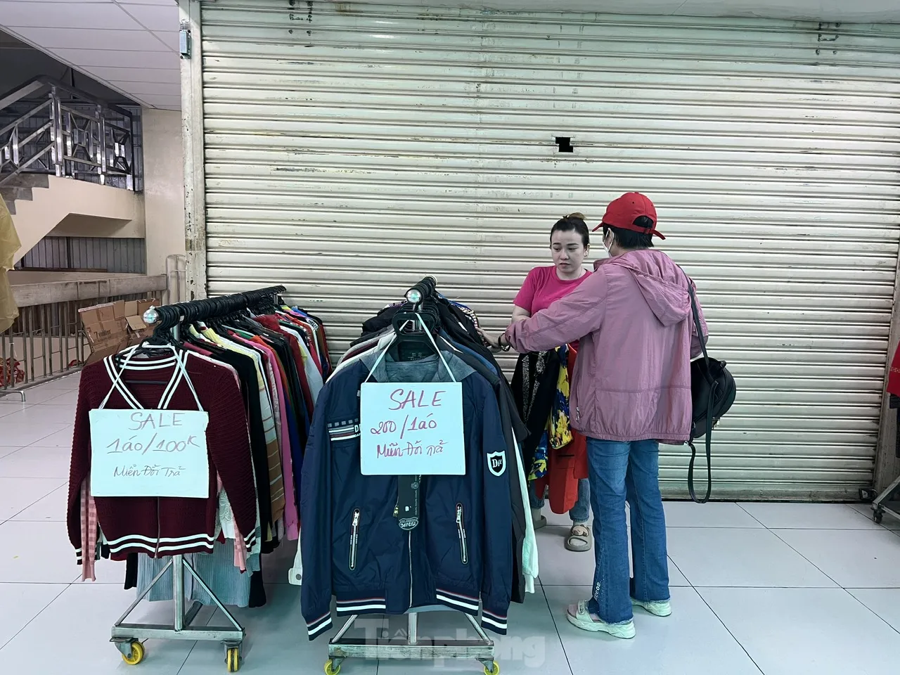 Cảnh chưa từng thấy tại những 'thiên đường mua sắm' ở TPHCM ảnh 12