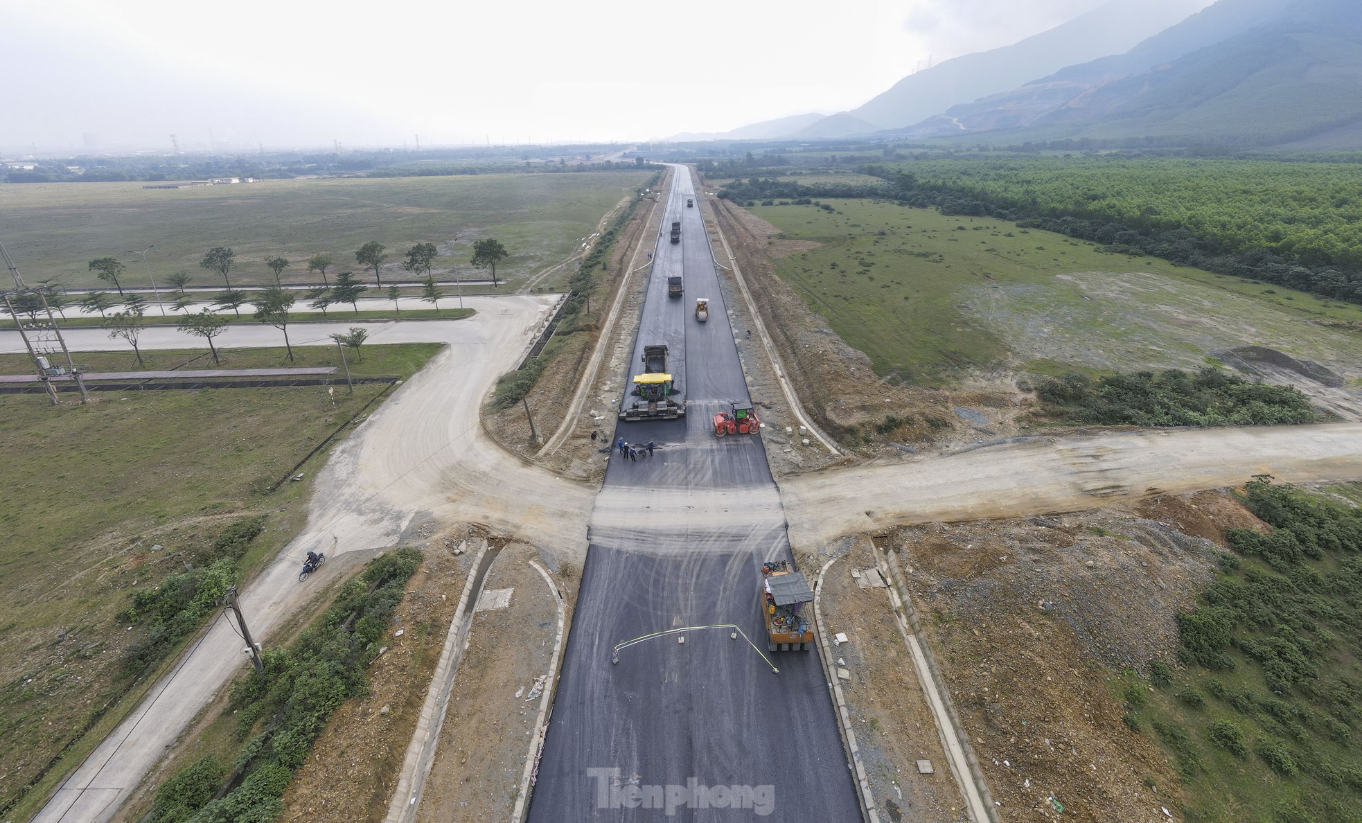 Cận cảnh tuyến đường 9 km đầu tư hơn 450 tỷ đồng ở Hà Tĩnh ảnh 9