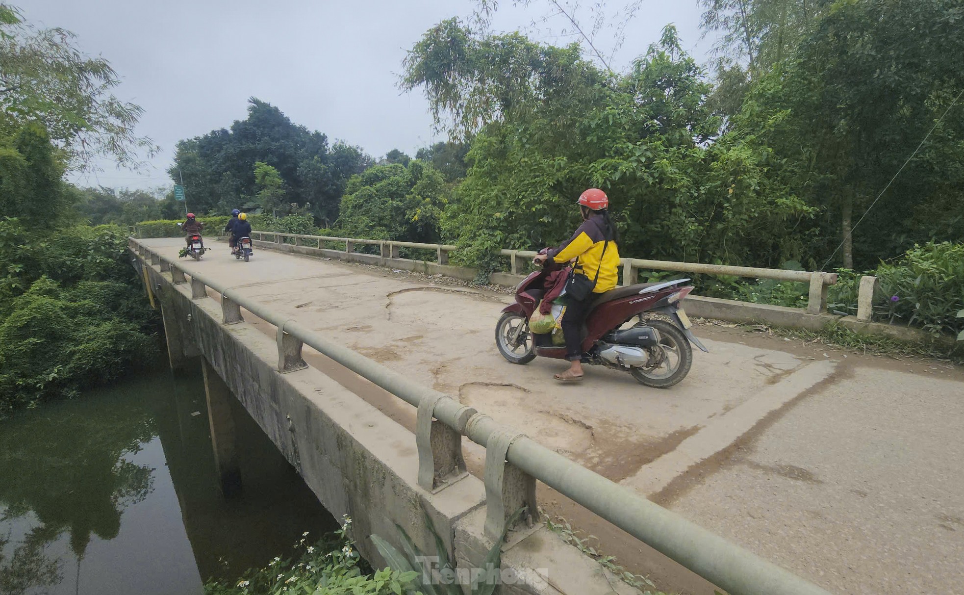 Tuyến đường liên xã nát tươm ảnh 9