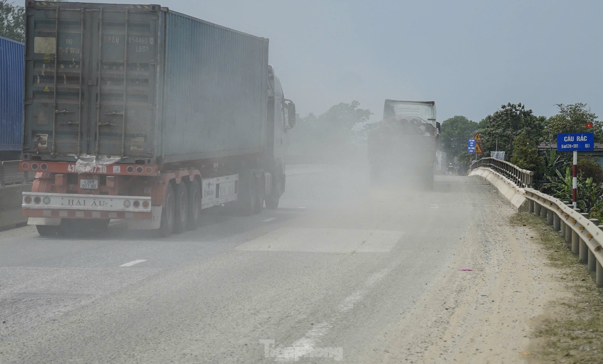 Cầu trên quốc lộ 1A xuống cấp, phải 'chống nạng gỗ' ảnh 15