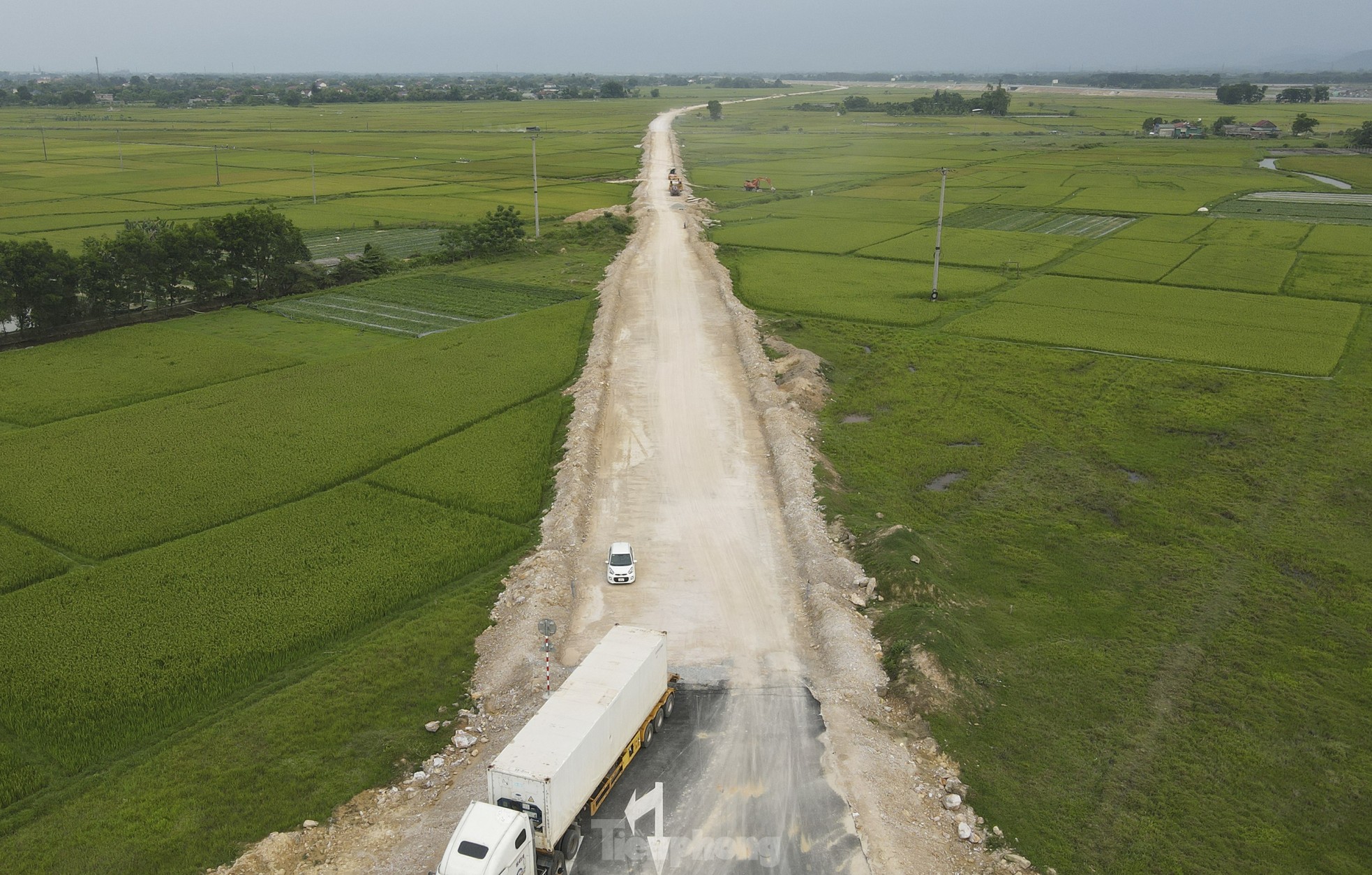 Tài xế lúng túng vì vạch kẻ đường, biển báo ‘dễ nhầm’ trên cao tốc qua Hà Tĩnh ảnh 8