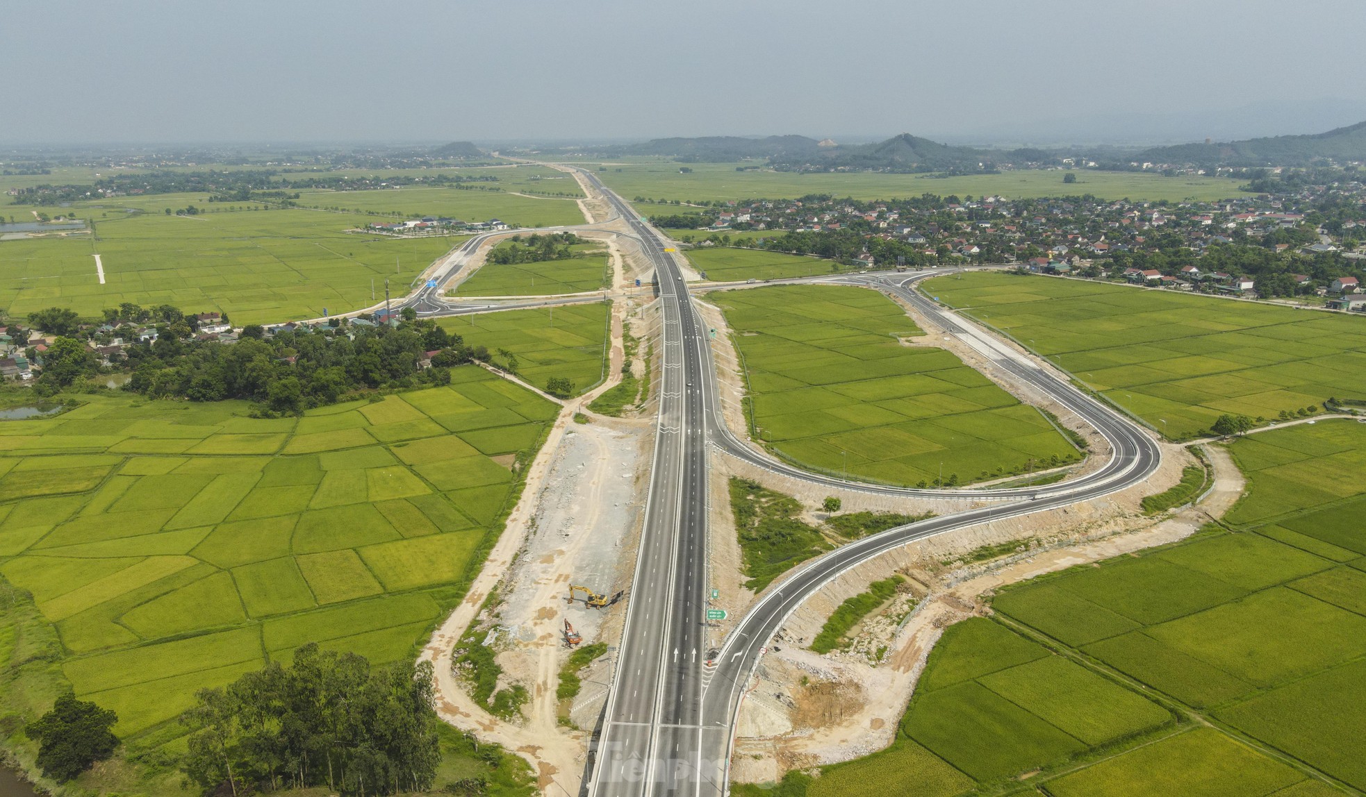 Tài xế lúng túng vì vạch kẻ đường, biển báo ‘dễ nhầm’ trên cao tốc qua Hà Tĩnh ảnh 5