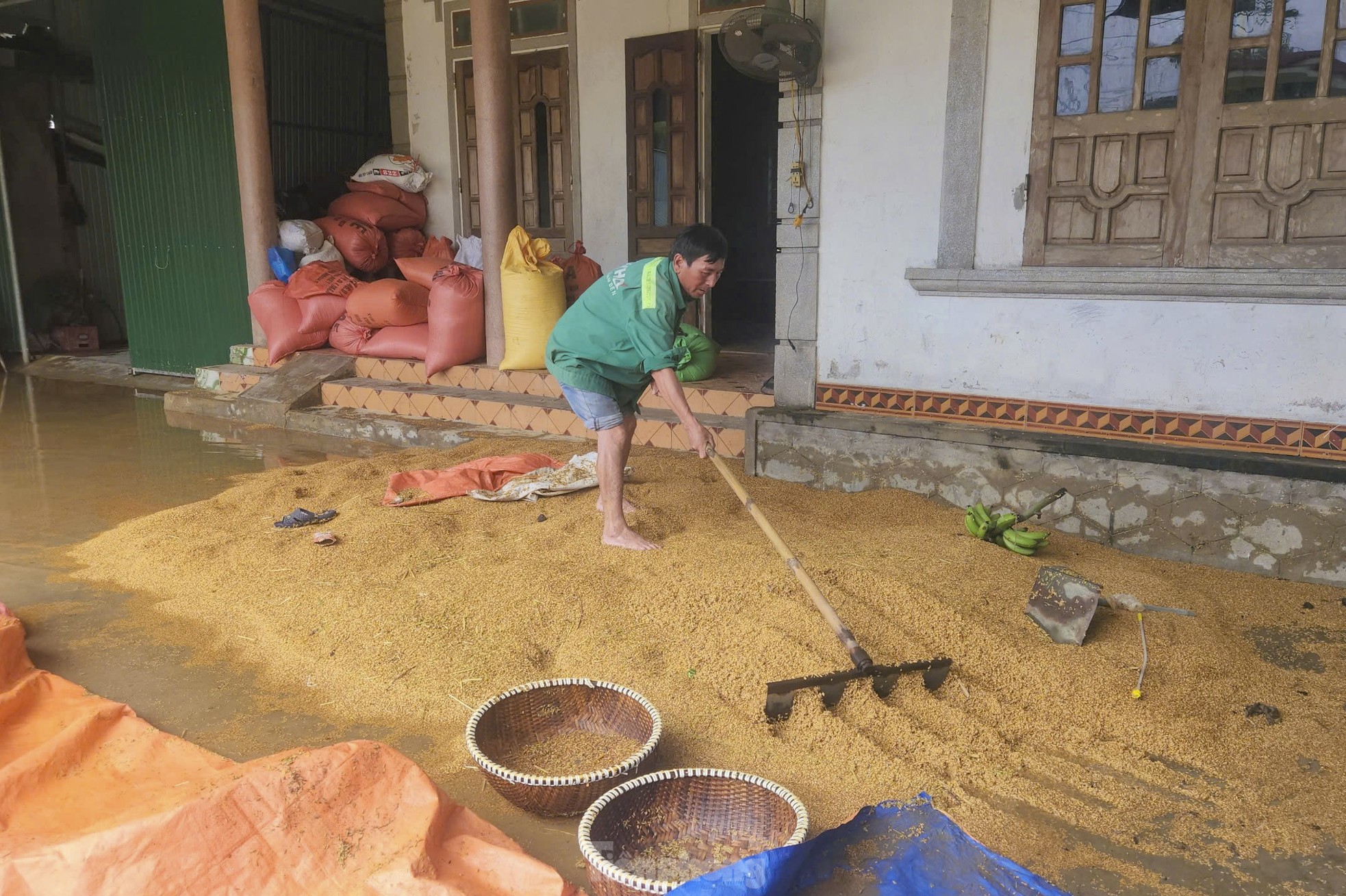 Toàn cảnh trận lũ bất thường ở Hà Tĩnh ảnh 16