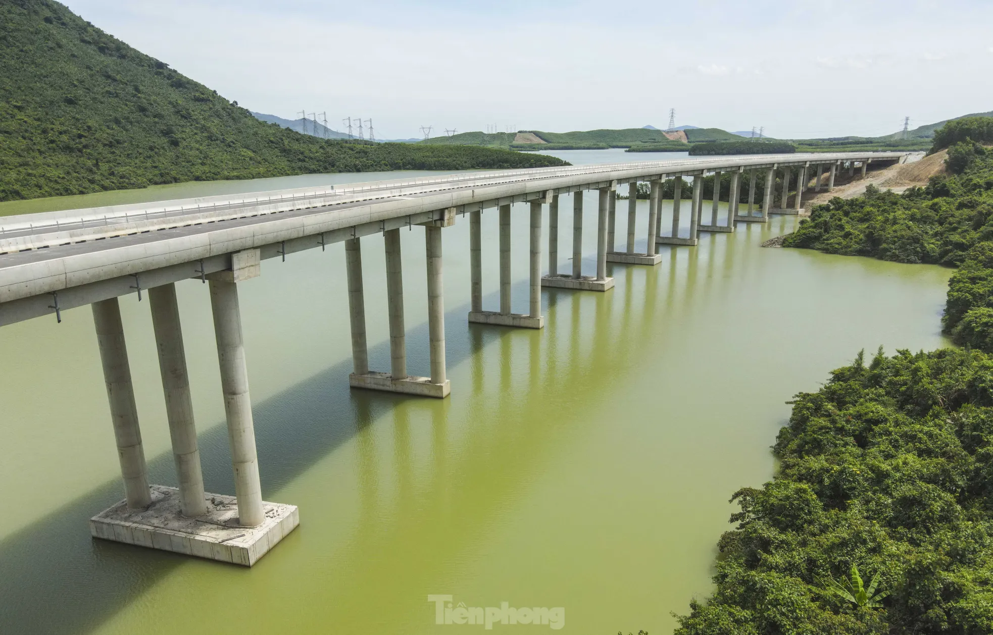 Bỏng rát nắng nóng trên công trường cao tốc Vũng Áng - Bùng ảnh 15