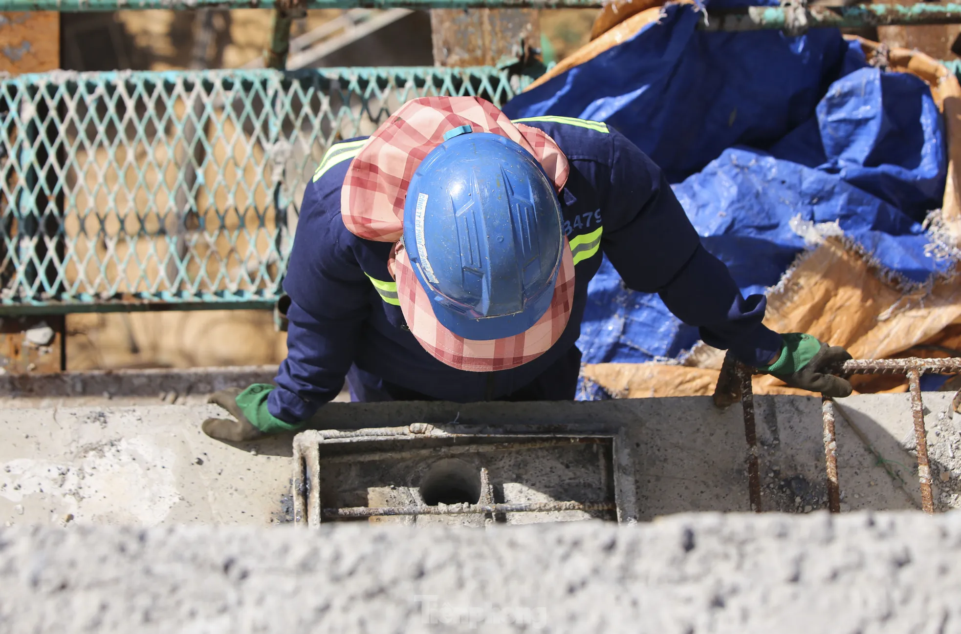 Bỏng rát nắng nóng trên công trường cao tốc Vũng Áng - Bùng ảnh 9