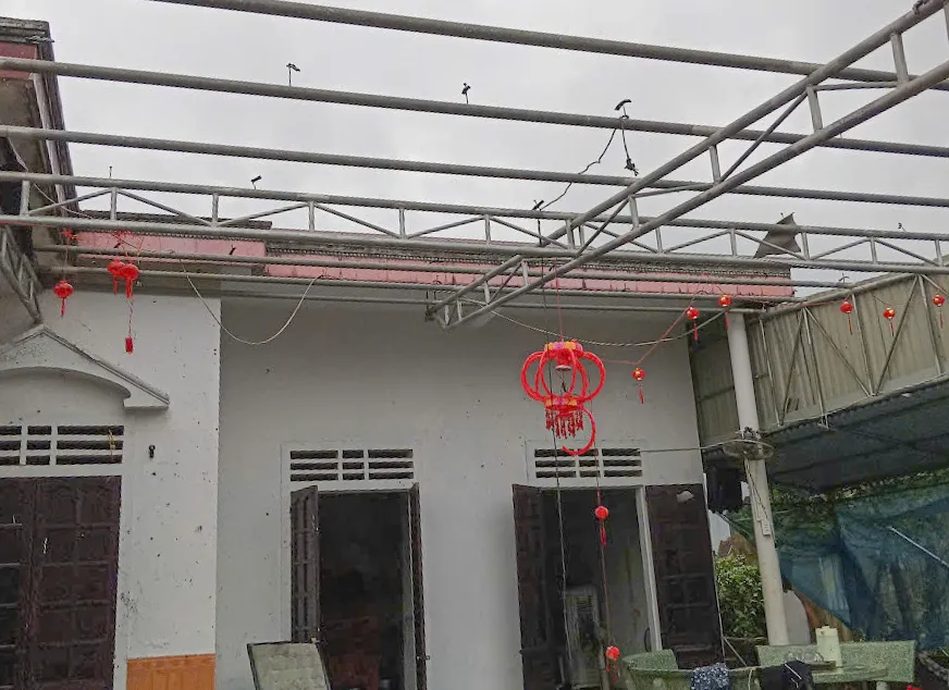 Lốc xoáy làm tốc mái gần 30 nhà dân ở Hà Tĩnh ảnh 1