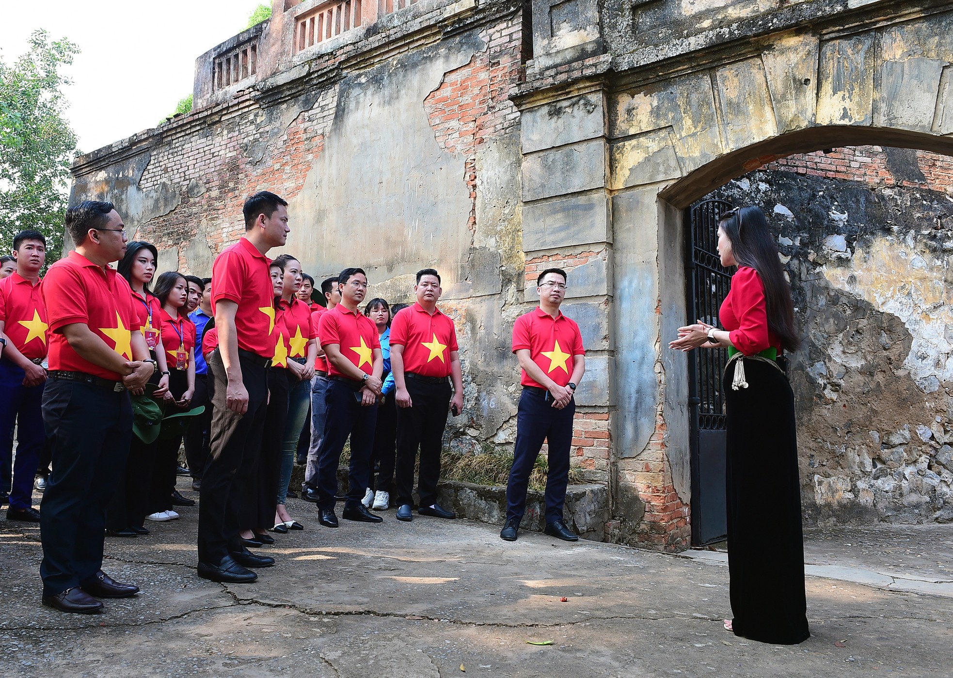 Hành trình Điện Biên Phủ-Khát vọng non sông: Nghiêng mình bên