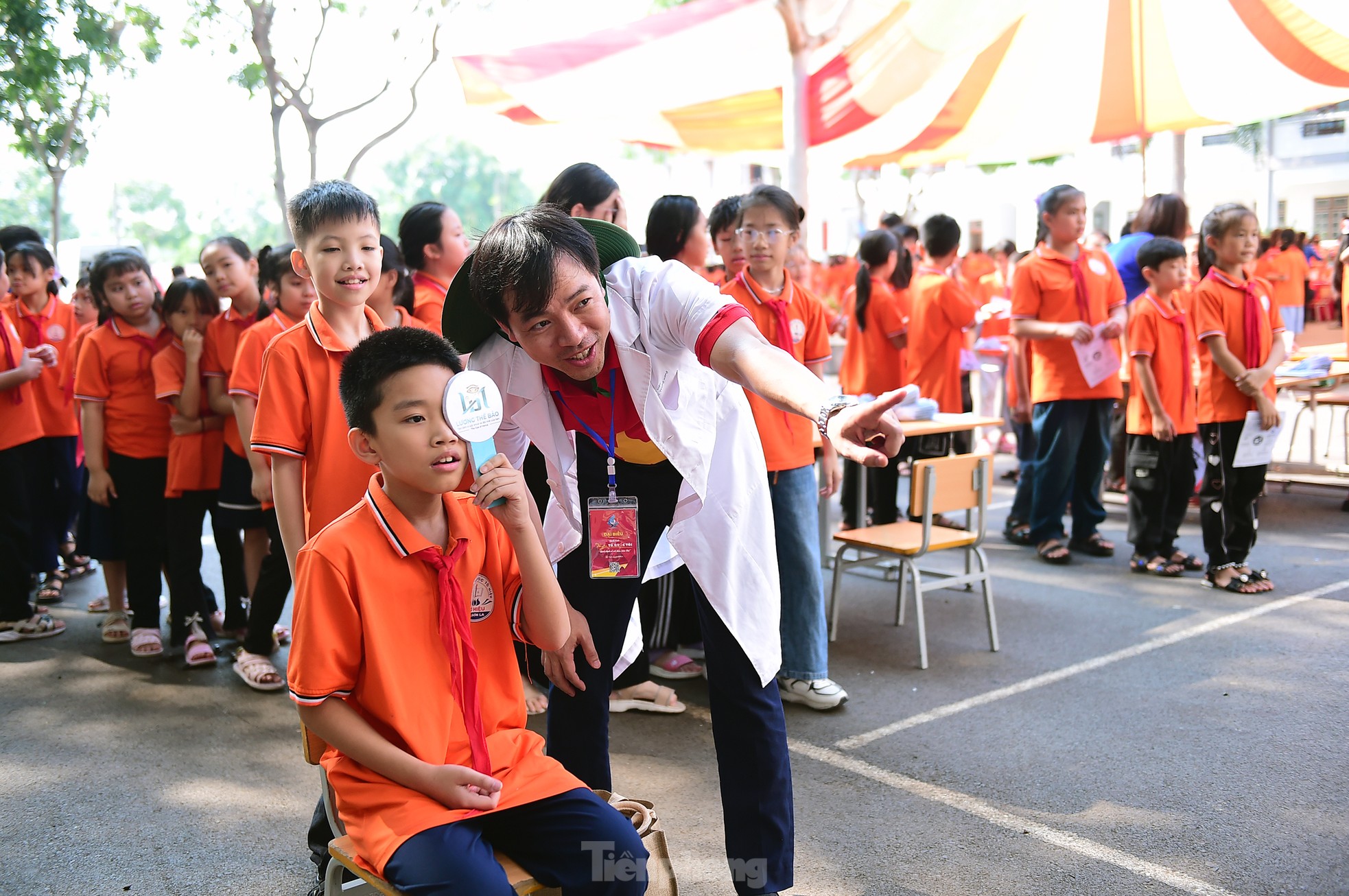 Hành trình Điện Biên Phủ-Khát vọng non sông: Nghiêng mình bên