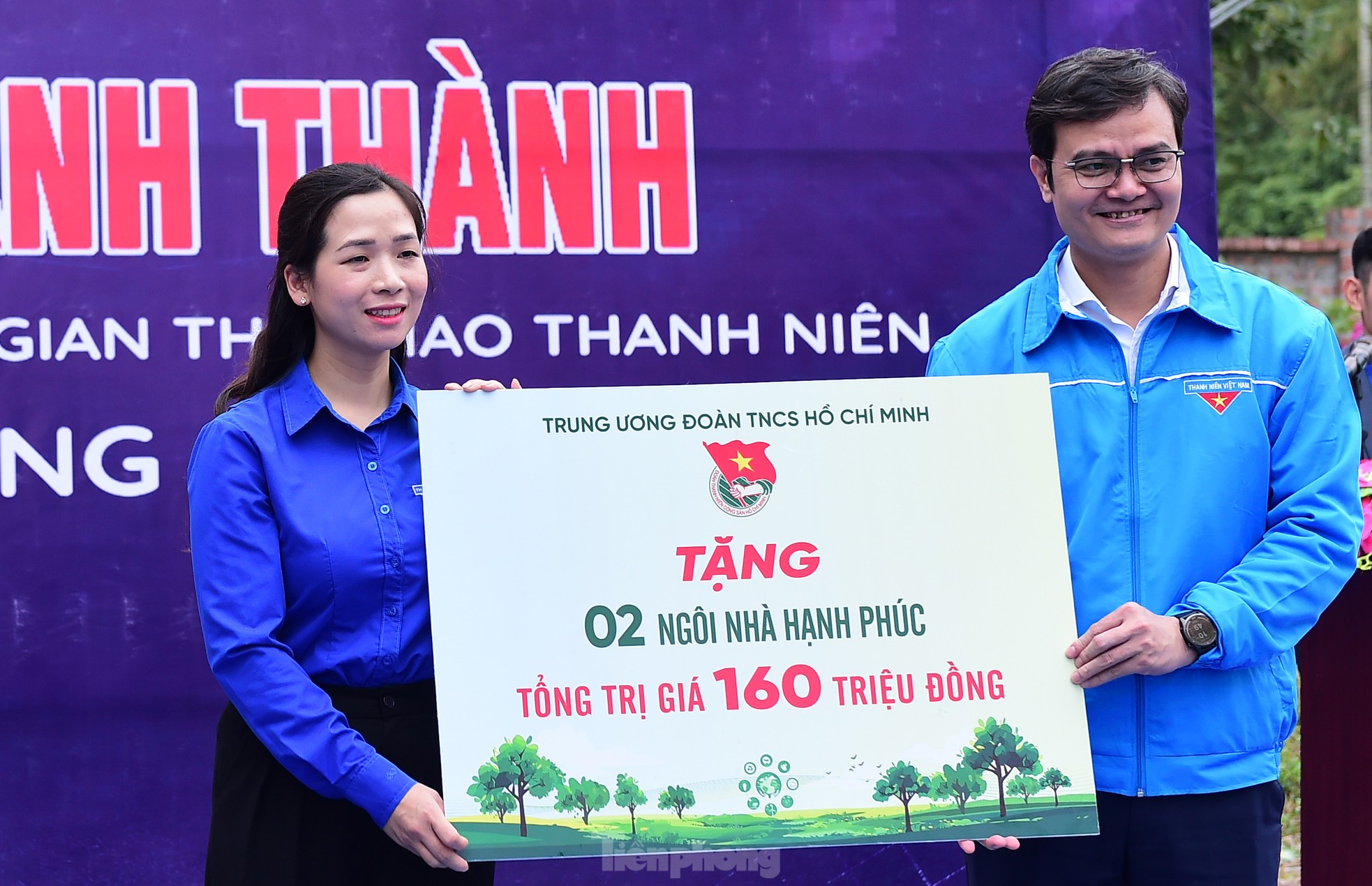 Tặng công trình thắp sáng đường quê, không gian thể thao thanh niên tại Tuyên Quang ảnh 6