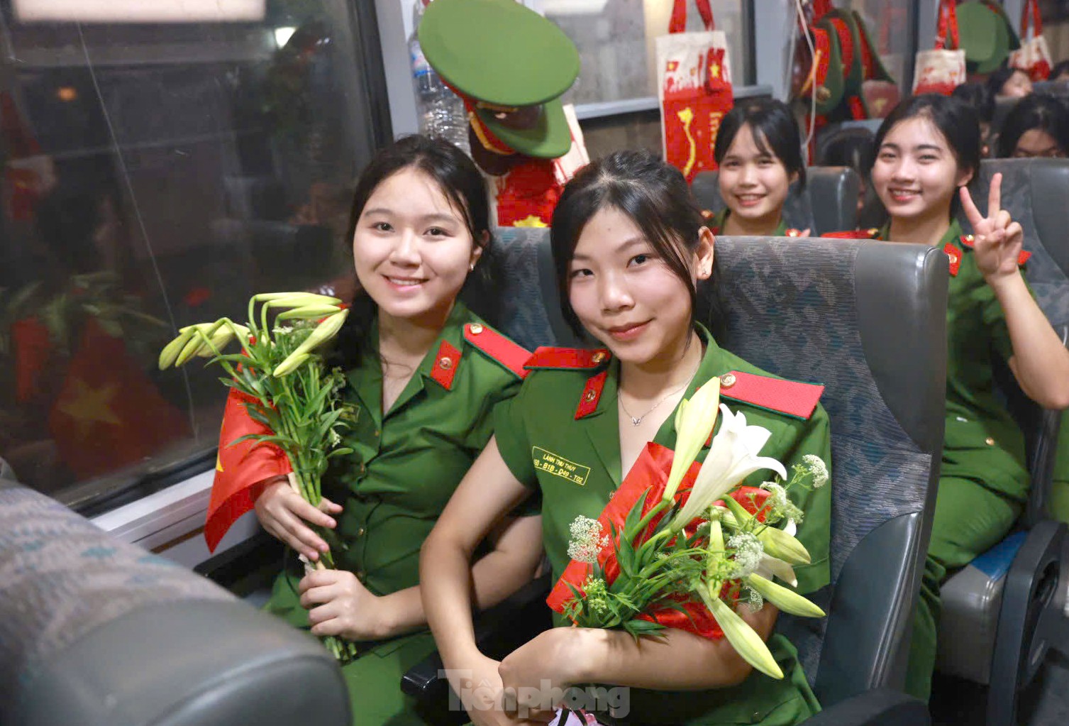 Chuyến tàu Thống nhất đặc biệt mang 'Bản hùng ca toàn thắng' hướng về đại lễ 30/4 ảnh 23
