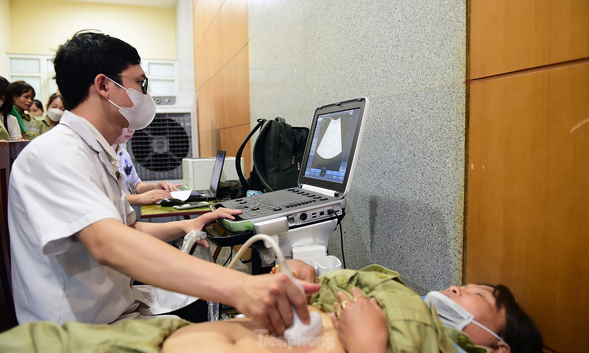 'Chiến binh áo trắng' cùng AI khám sàng lọc, chăm sóc sức khoẻ cộng đồng ảnh 3
