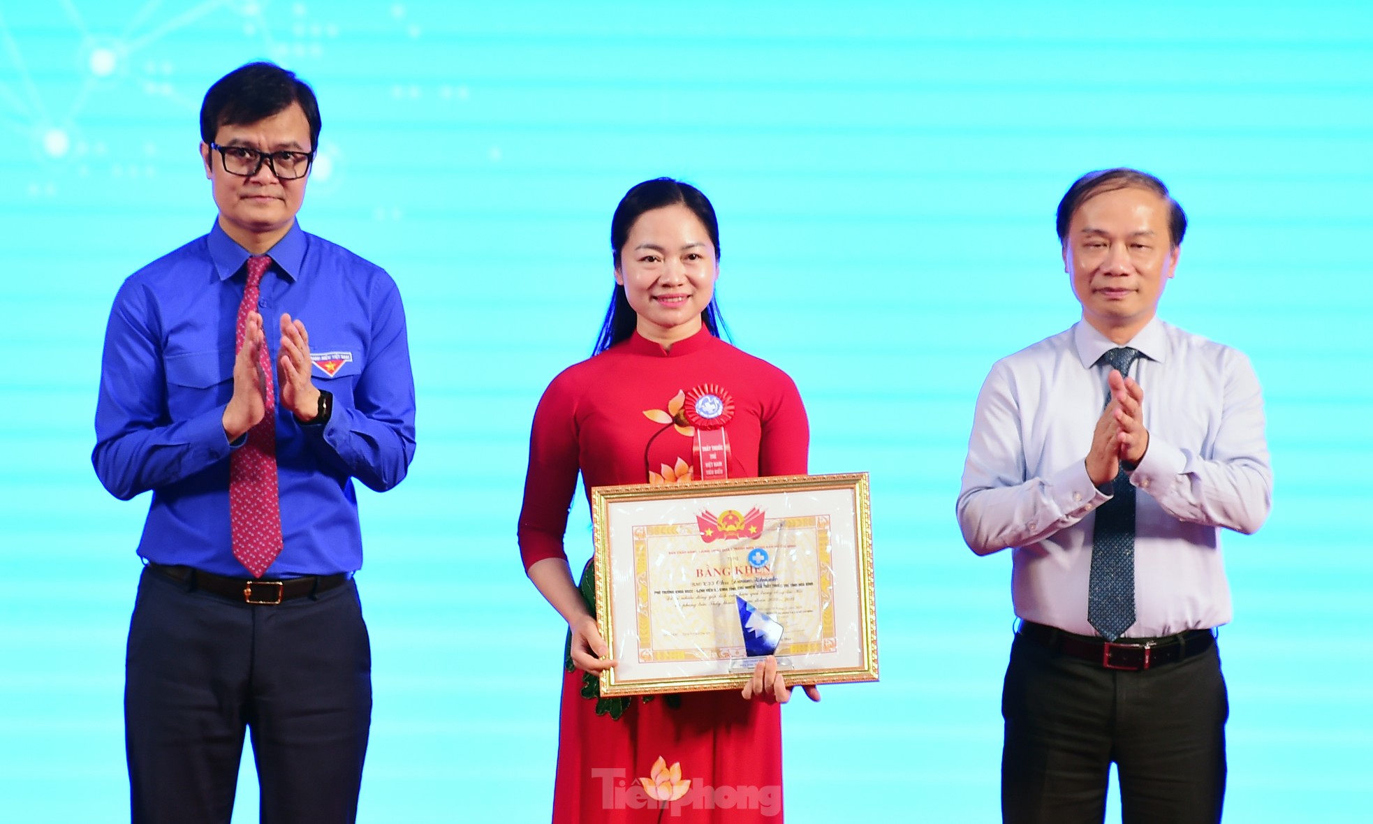 'Chiến binh áo trắng' cùng AI khám sàng lọc, chăm sóc sức khoẻ cộng đồng ảnh 9