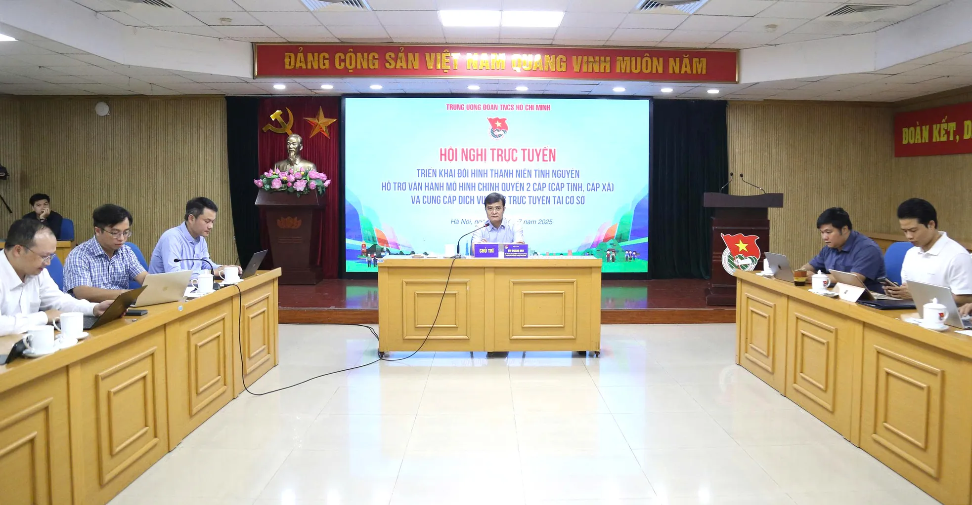 Thanh niên tình nguyện dồn sức hỗ trợ vận hành chính quyền 2 cấp ở xã, phường, đặc khu ảnh 1