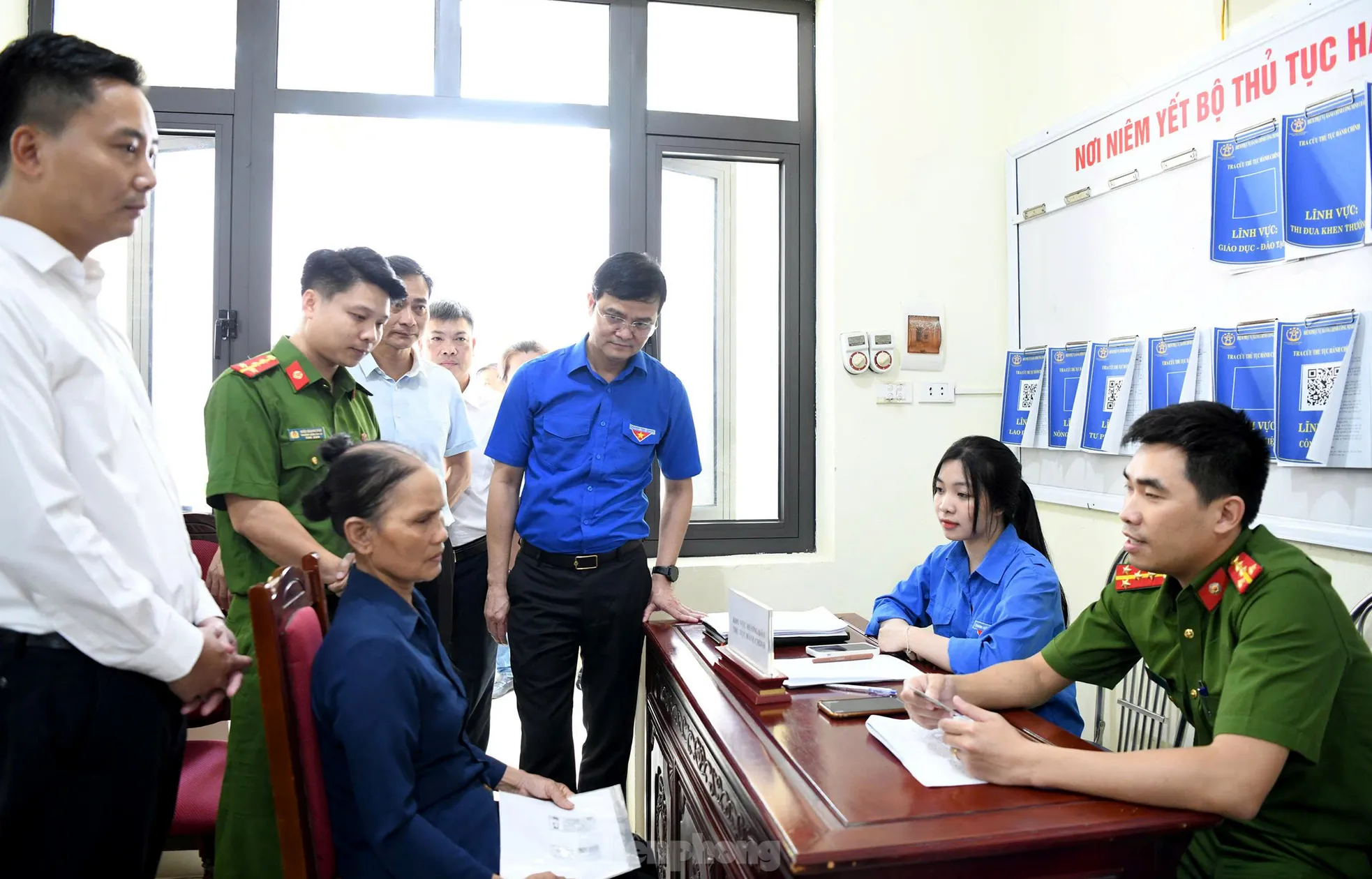 Ban Bí thư Trung ương Đoàn thăm, tặng quà đội hình tình nguyện hỗ trợ vận hành chính quyền hai cấp ảnh 7
