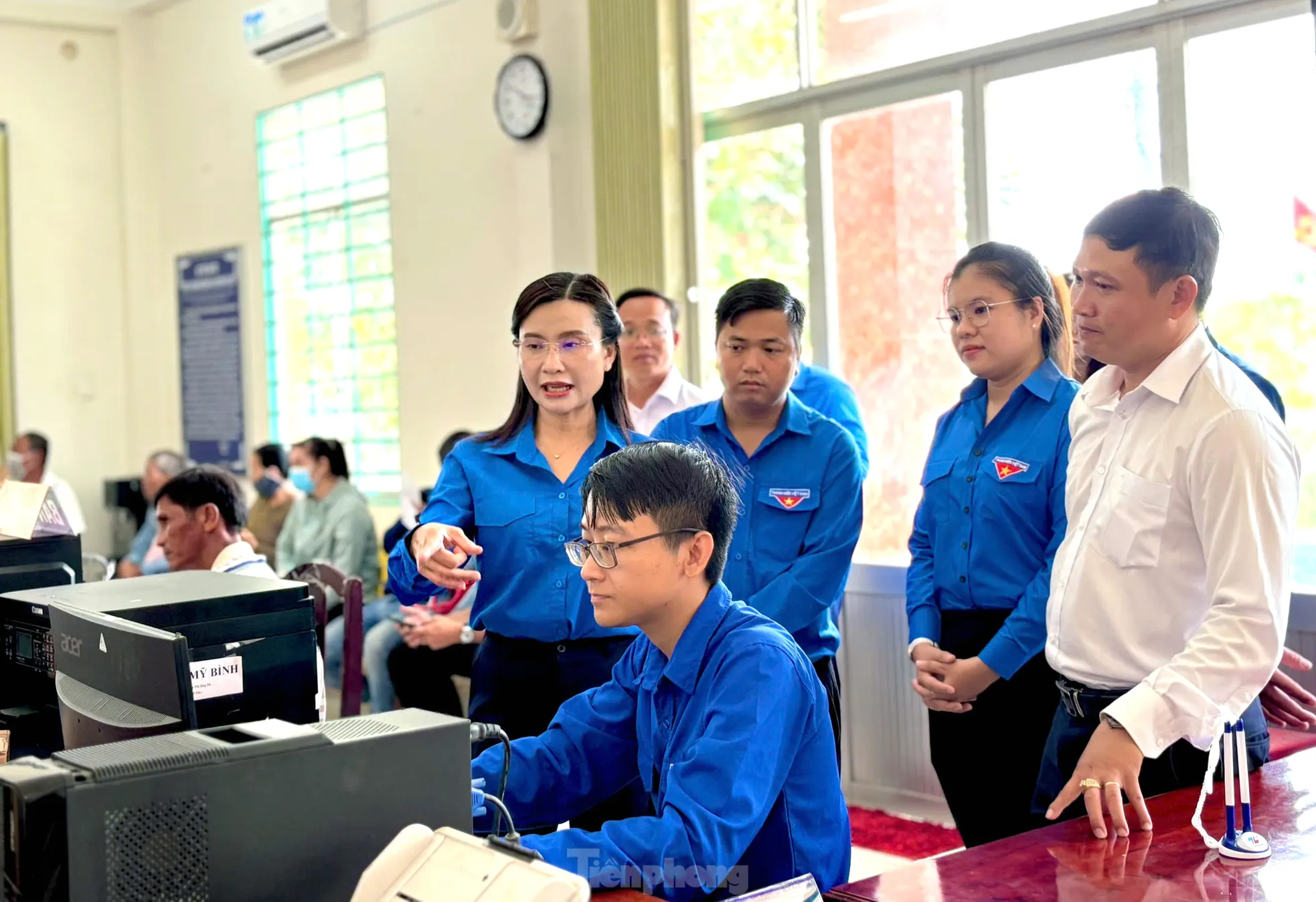 Ban Bí thư Trung ương Đoàn thăm, tặng quà đội hình tình nguyện hỗ trợ vận hành chính quyền hai cấp ảnh 13