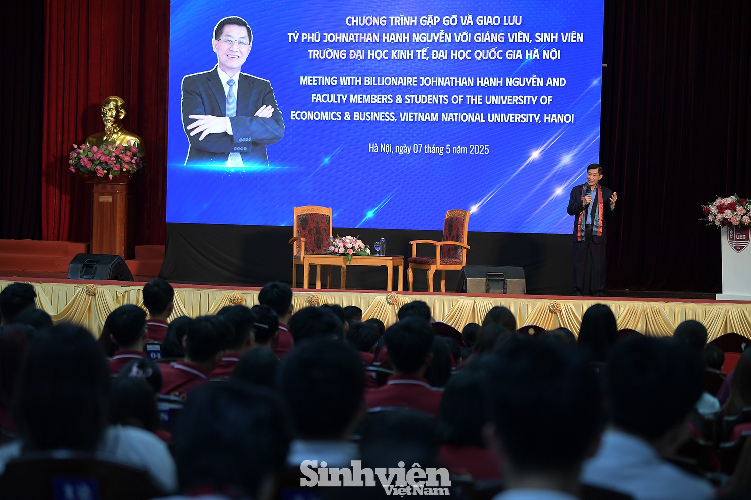 Sinh viên UEB nghe tỷ phú Johnathan Hạnh Nguyễn kể chuyện đời, chuyện nghề và truyền lửa khởi nghiệp ảnh 1