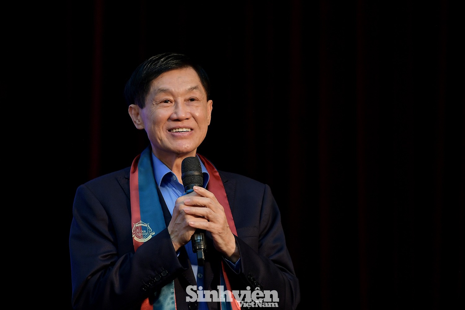 Sinh viên UEB nghe tỷ phú Johnathan Hạnh Nguyễn kể chuyện đời, chuyện nghề và truyền lửa khởi nghiệp ảnh 4