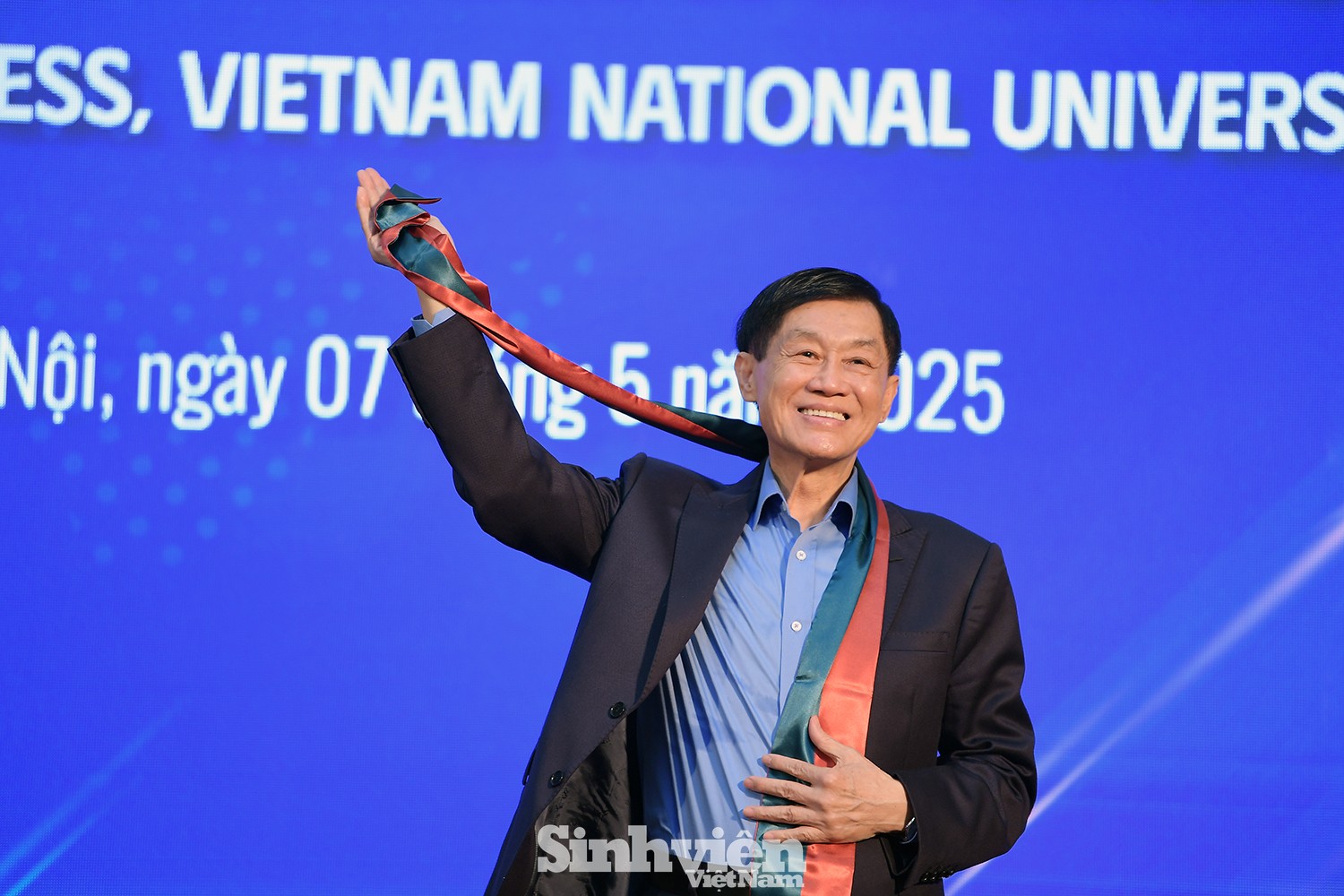 Sinh viên UEB nghe tỷ phú Johnathan Hạnh Nguyễn kể chuyện đời, chuyện nghề và truyền lửa khởi nghiệp ảnh 7