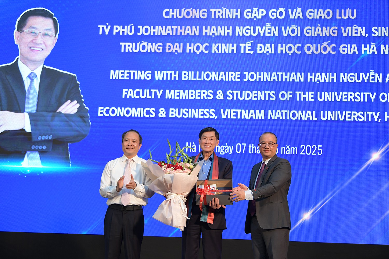 Sinh viên UEB nghe tỷ phú Johnathan Hạnh Nguyễn kể chuyện đời, chuyện nghề và truyền lửa khởi nghiệp ảnh 2