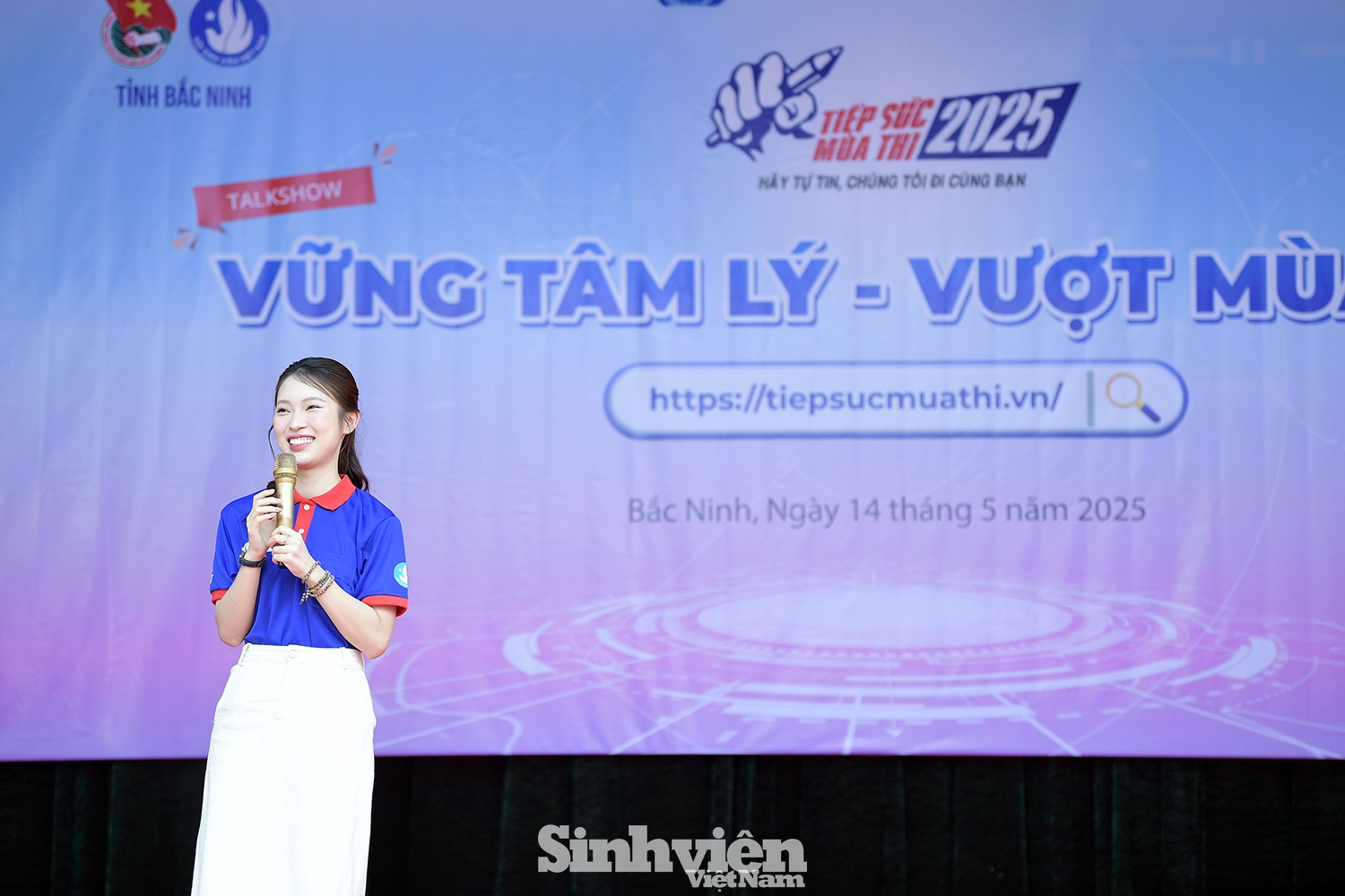 MC Khánh Vy ‘Tiếp sức mùa thi’ tại Bắc Ninh: Thi thử điểm thấp không phải là thất bại ảnh 2